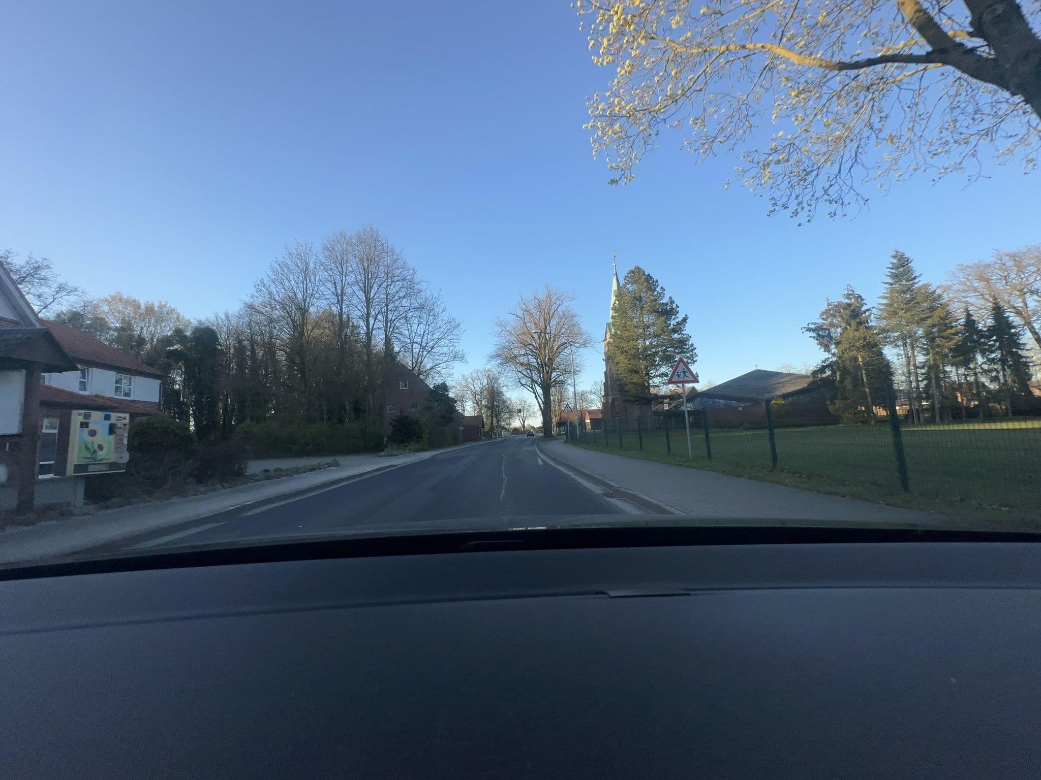 Street view near Hotel Hubertushof, Klein Berßen — © brunsben (CC BY-SA · Mapillary)