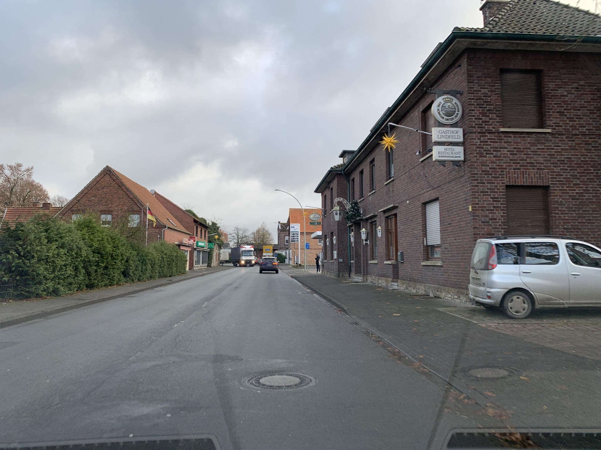 Street view near Hotel und Gaststätte Lindfeld, Ascheberg — © descilla (CC BY-SA · Mapillary)