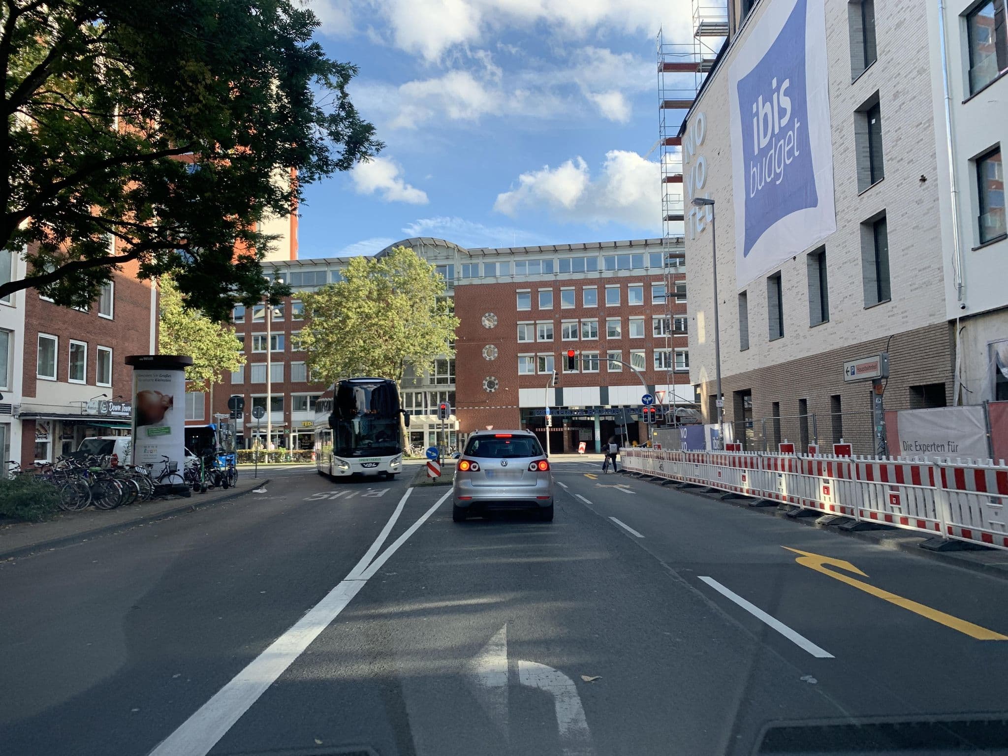 Street view near Gold & Brown, Münster — © descilla (CC BY-SA · Mapillary)