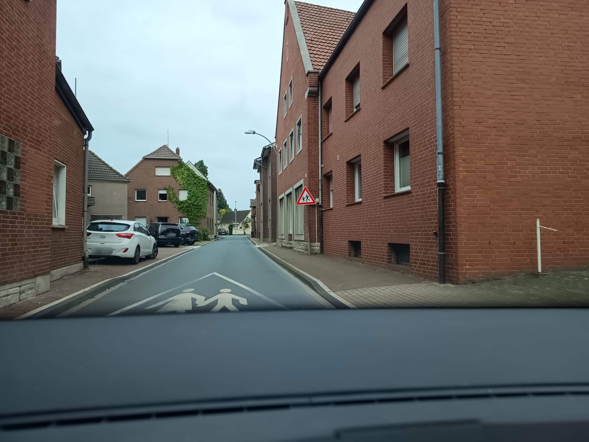 Street view near Averbeck-Middelmann Ingrid Hotel, Ennigerloh — © zuse (CC BY-SA · Mapillary)