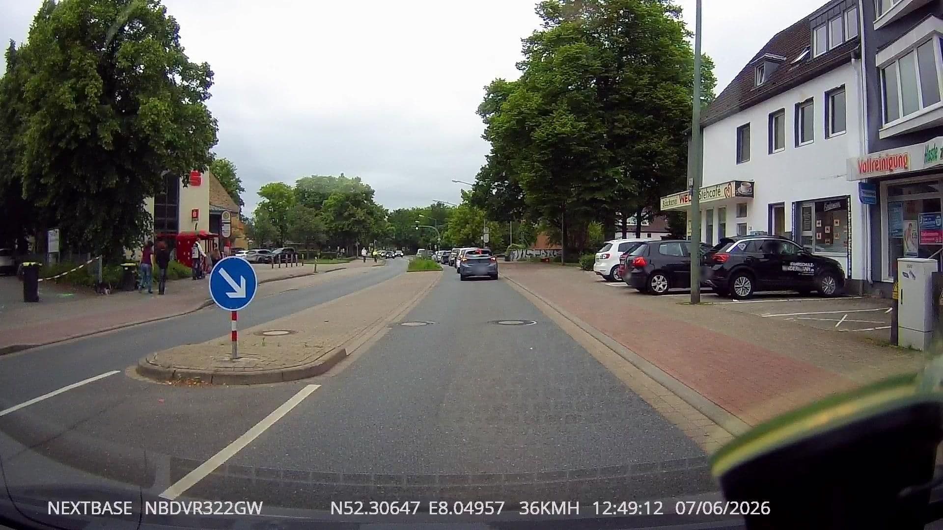 Street view near Osterhaus Kaffeehaus und Hotel, Osnabrück — © derlipper (CC BY-SA · Mapillary)