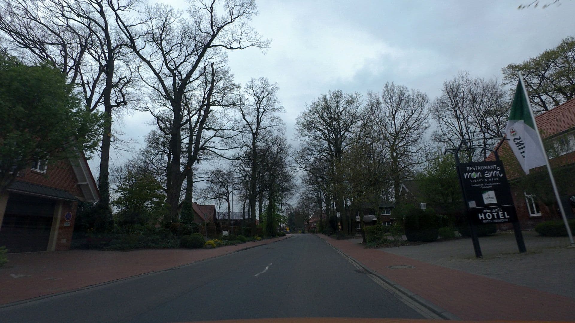 Street view near Rosenhotel, Quakenbrück — © moenk (CC BY-SA · Mapillary)