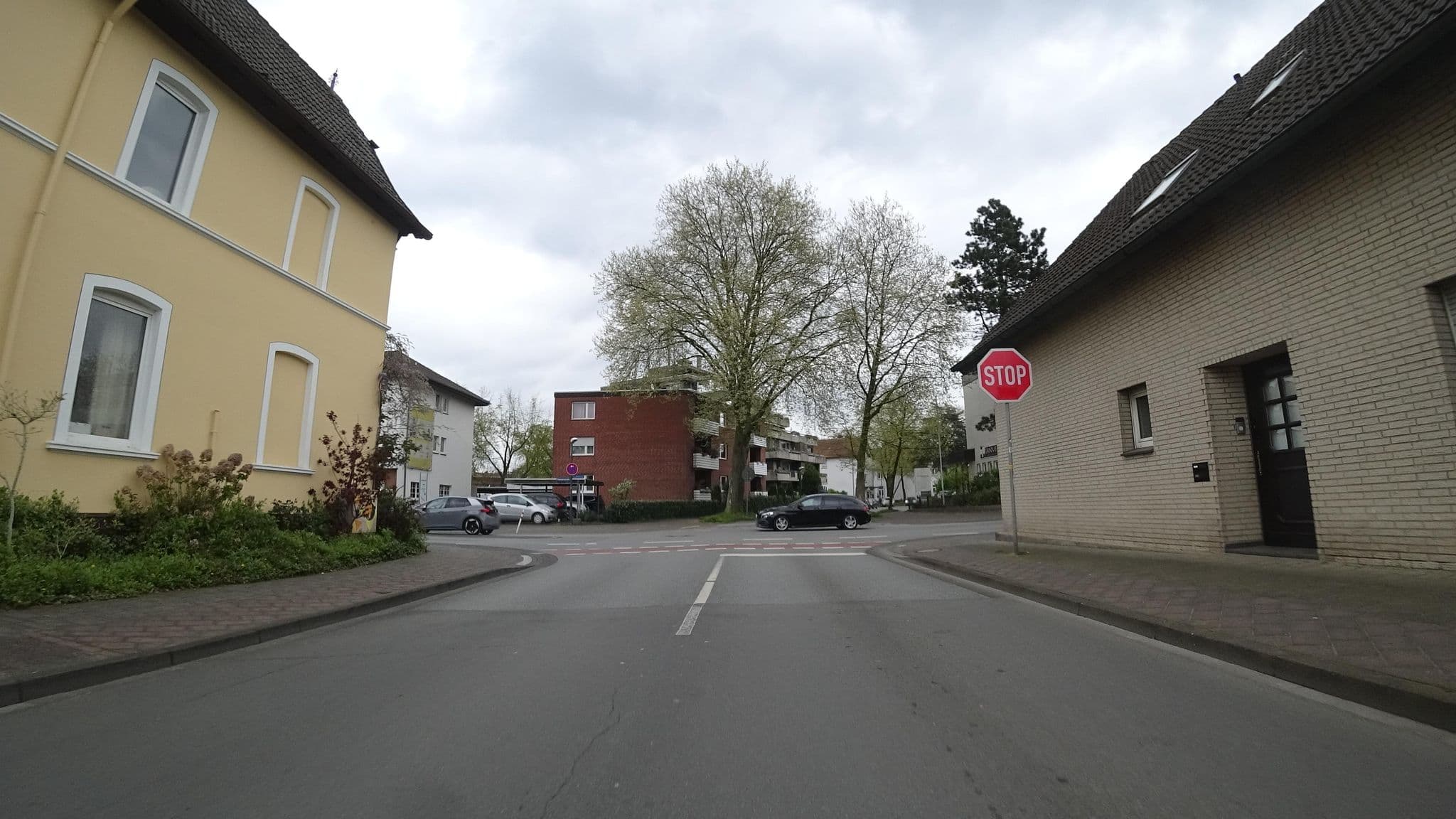 Street view near Hotel Stadt Hamburg Roswitha Schratzlseer& Heidrun Böhm, Gütersloh — © flohoff (CC BY-SA · Mapillary)