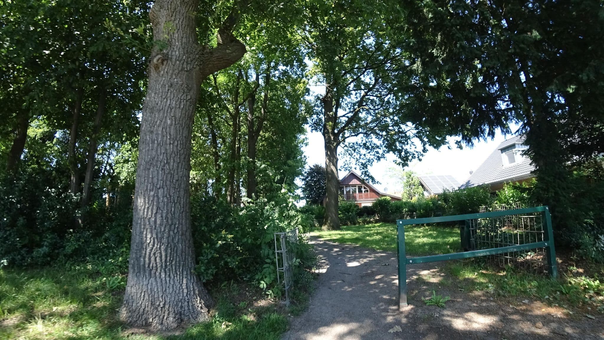 Street view near Hotel Michelswirth, Gütersloh — © flohoff (CC BY-SA · Mapillary)