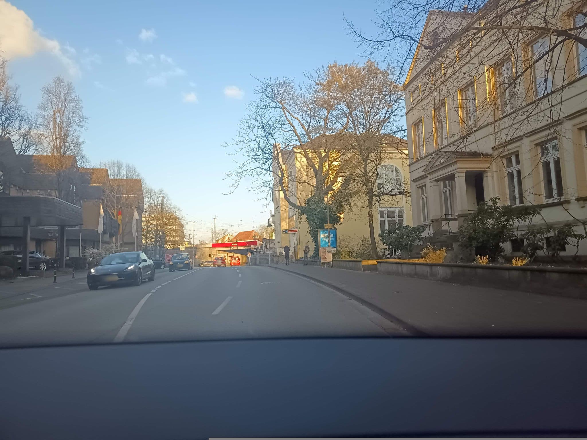 Street view near Parkhotel Gütersloh, Gütersloh — © zuse (CC BY-SA · Mapillary)