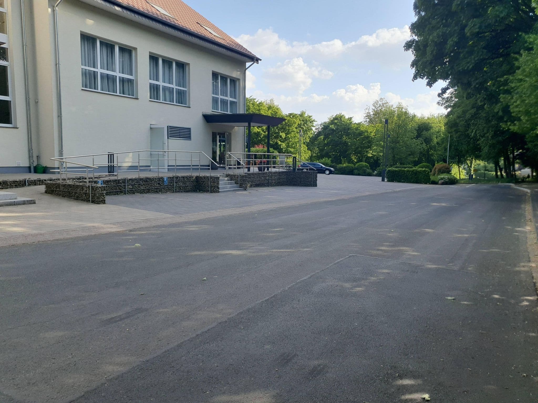 Street view near Hotel-Restaurant Grünwalde, Halle — © DeFra85 (CC BY-SA · Mapillary)