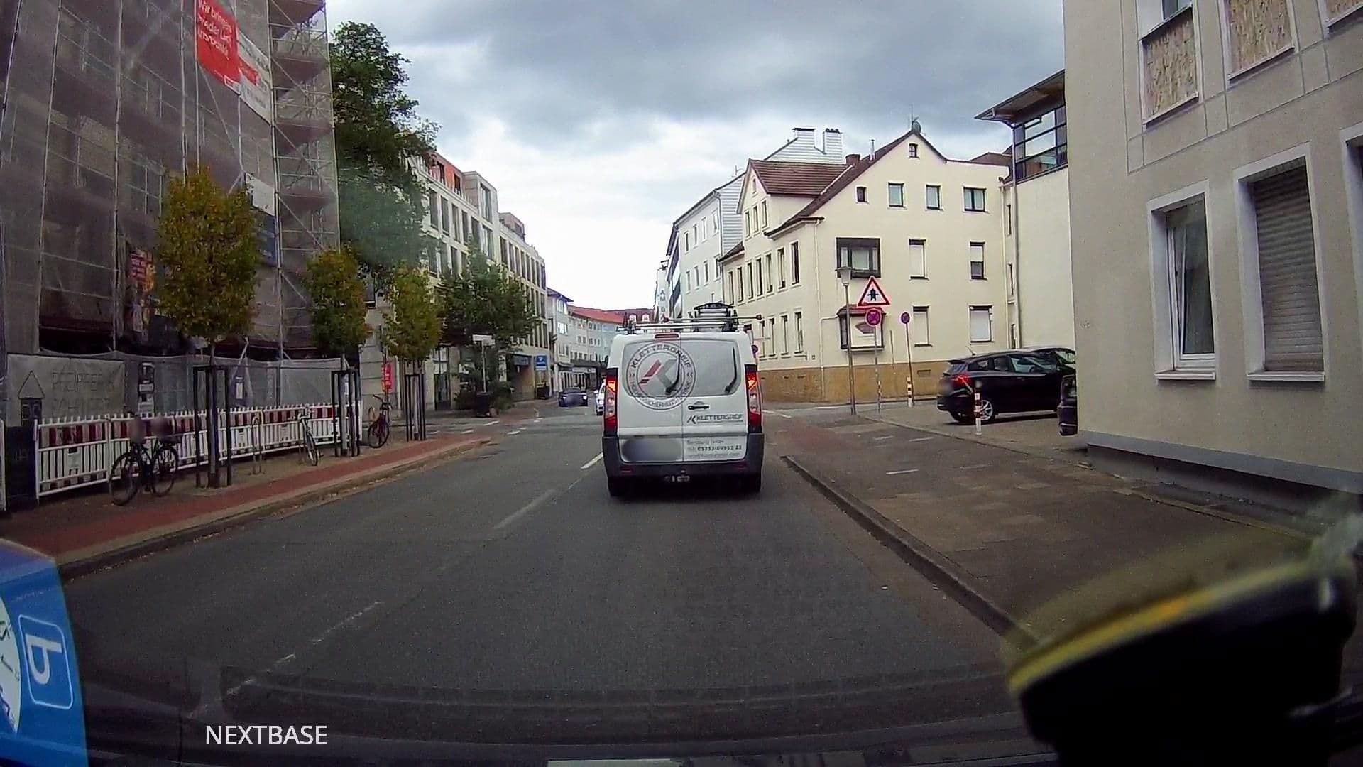 Street view near Mercure Hotel Bielefeld City, Bielefeld — © derlipper (CC BY-SA · Mapillary)