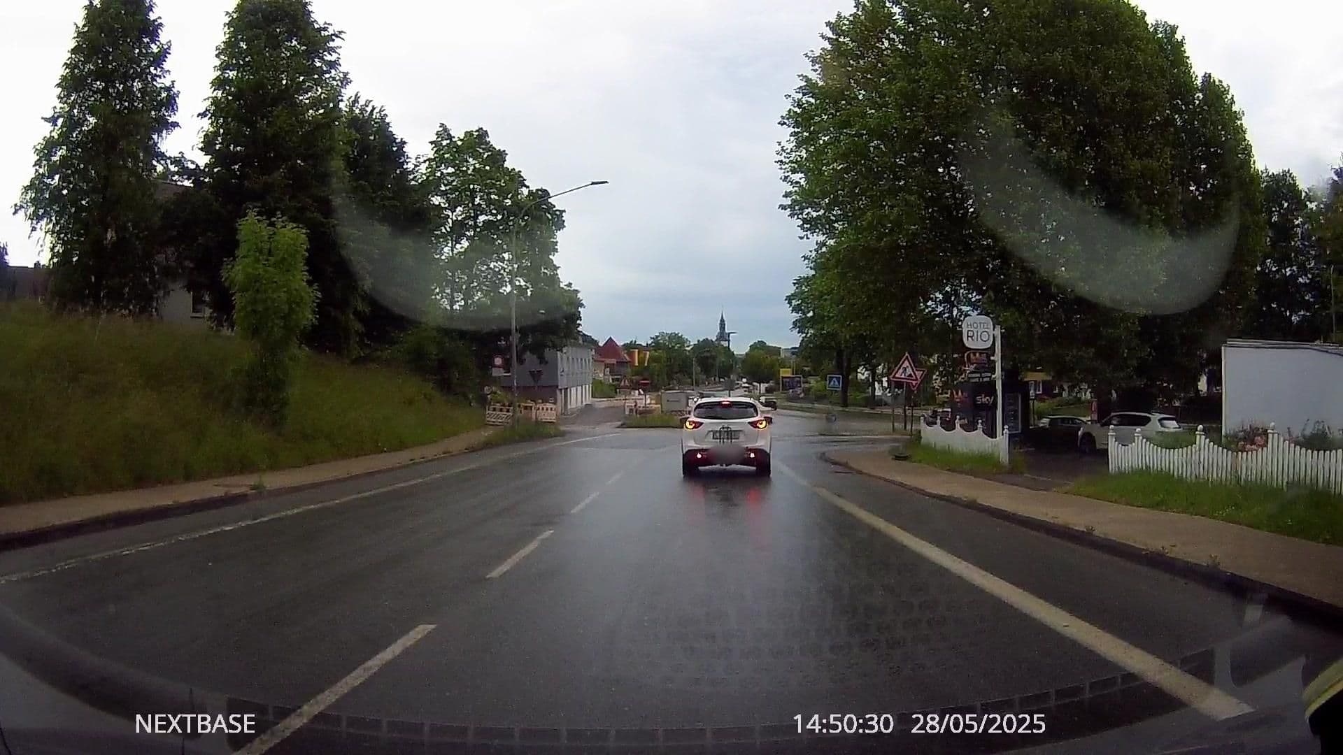 Street view near Hotel zur Sportsbar, Bad Meinberg — © derlipper (CC BY-SA · Mapillary)