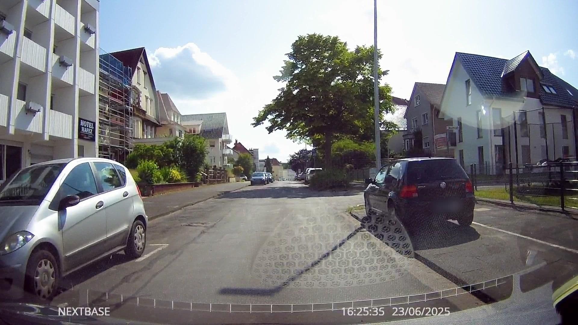 Street view near Hotel Hafez, Bad Salzuflen — © derlipper (CC BY-SA · Mapillary)