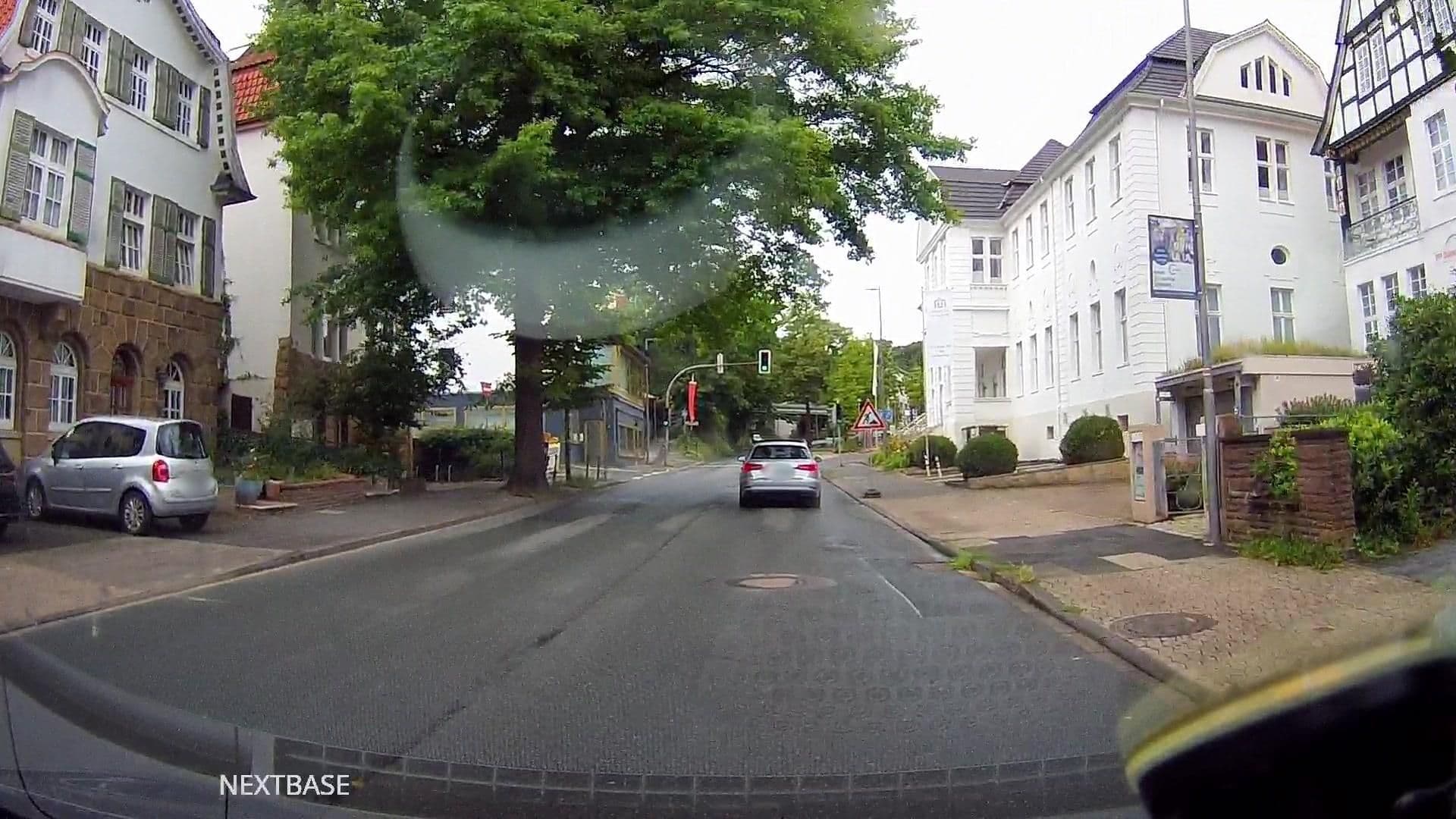 Street view near KHP GmbH Hotel Rosengarten Betrieb, Bad Salzuflen — © derlipper (CC BY-SA · Mapillary)