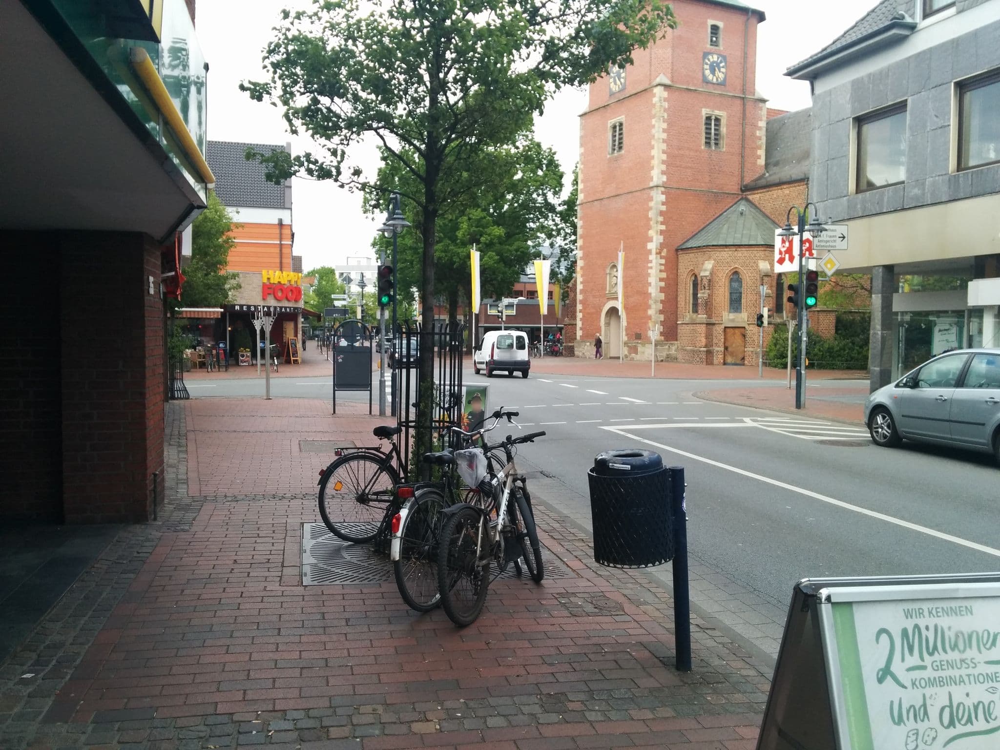Street view near Hotel Drei Kronen GmbH, Vechta — © cfbolz (CC BY-SA · Mapillary)