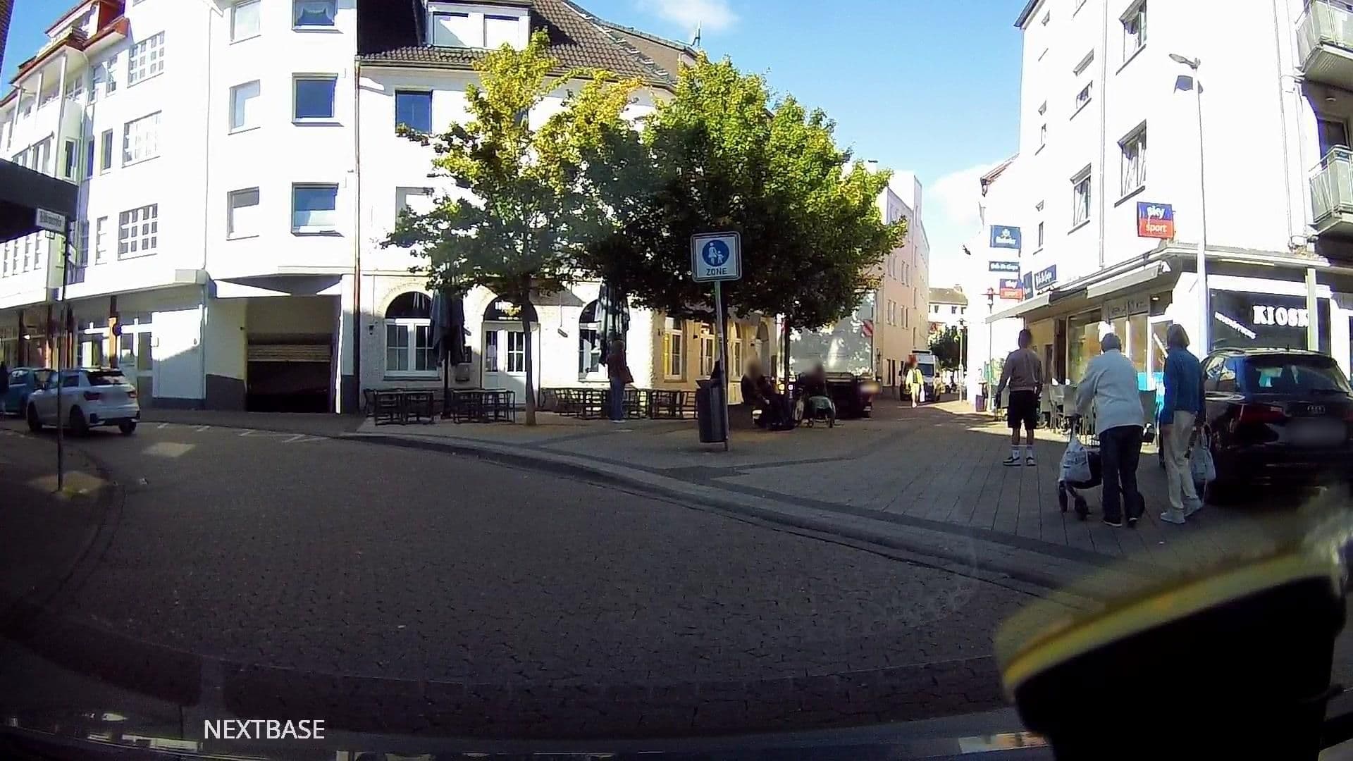 Street view near Hotel Stadt Köln, Herford — © derlipper (CC BY-SA · Mapillary)