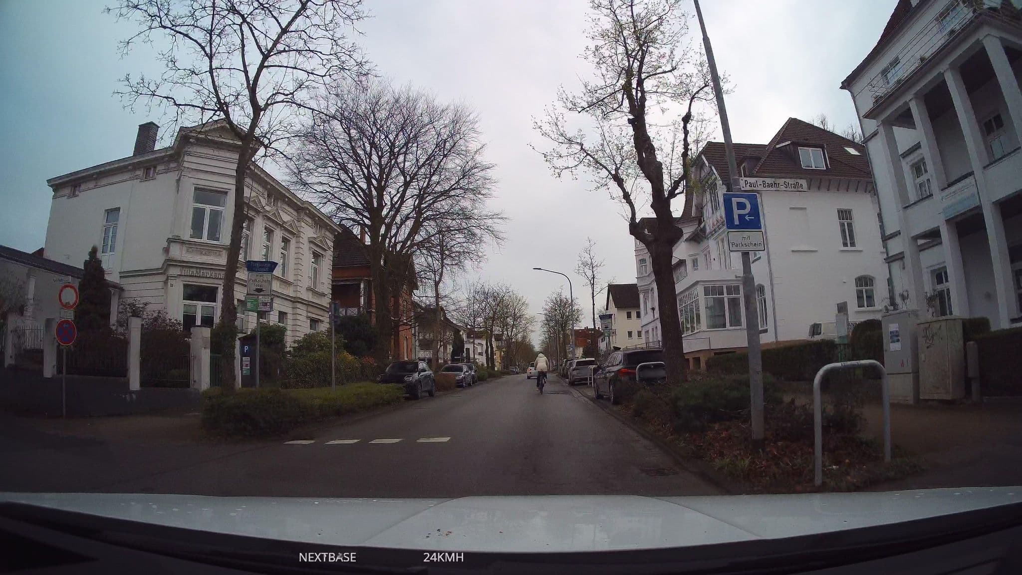Street view near Hotel und Pension Am Sültebrunnen Inh. R. Stohlmann, Bad Oeynhausen — © Schmarvis (CC BY-SA · Mapillary)