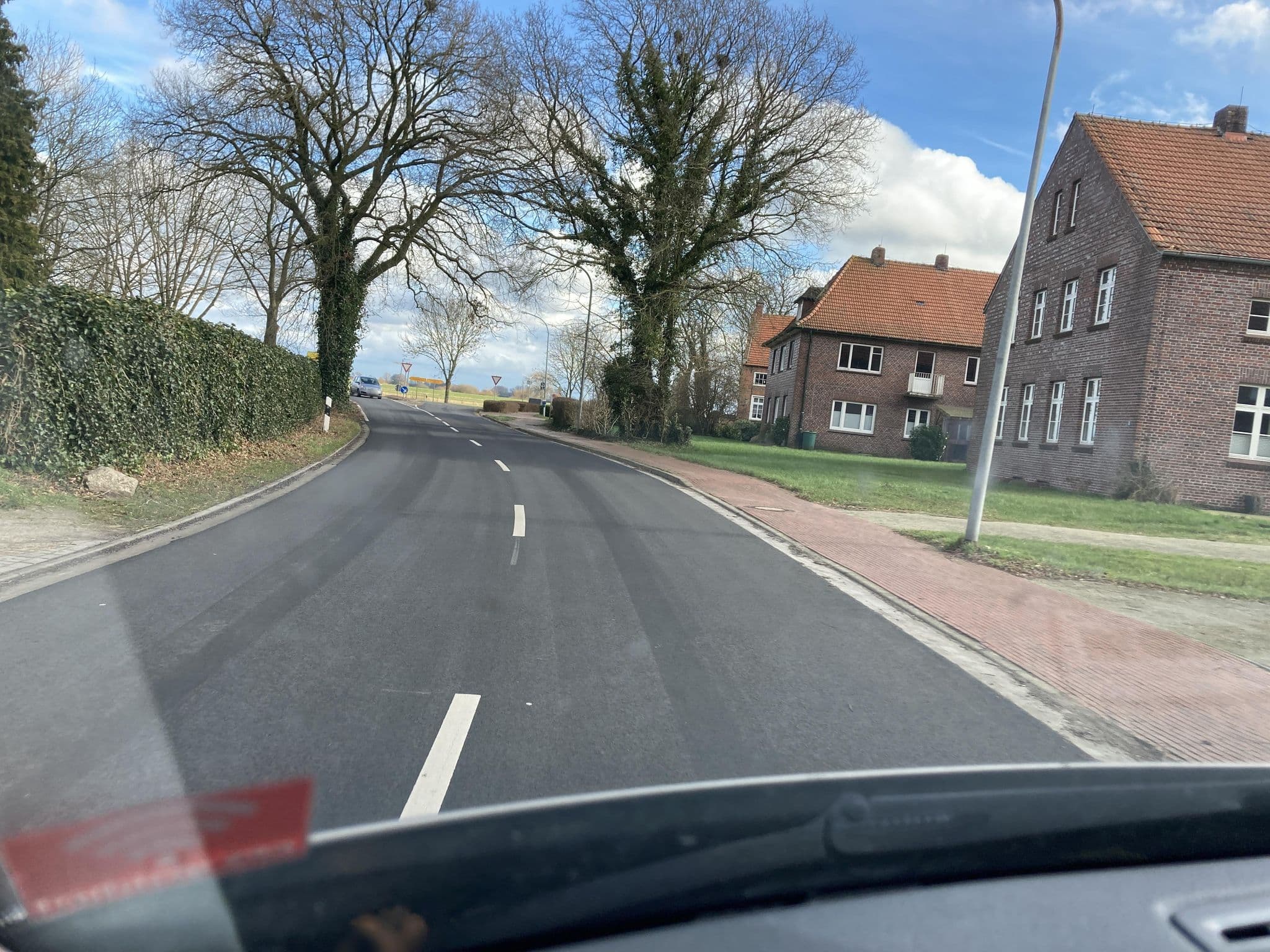 Street view near Ferienhaus zur Post im Südlichen Ostfriesland, Detern — © klaas130 (CC BY-SA · Mapillary)