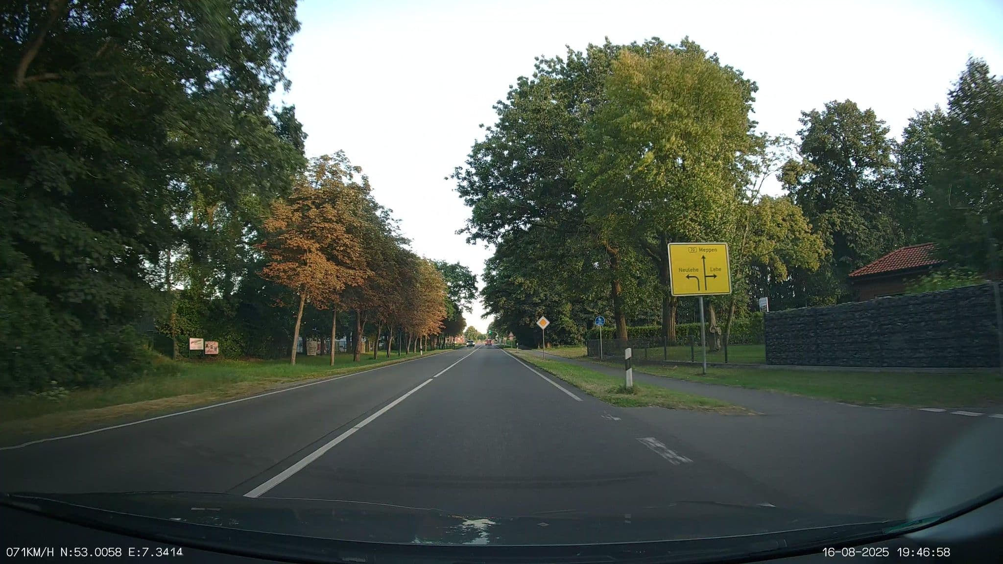 Street view near Hotel Haus Lüssing, Heede — © heetENkoel (CC BY-SA · Mapillary)