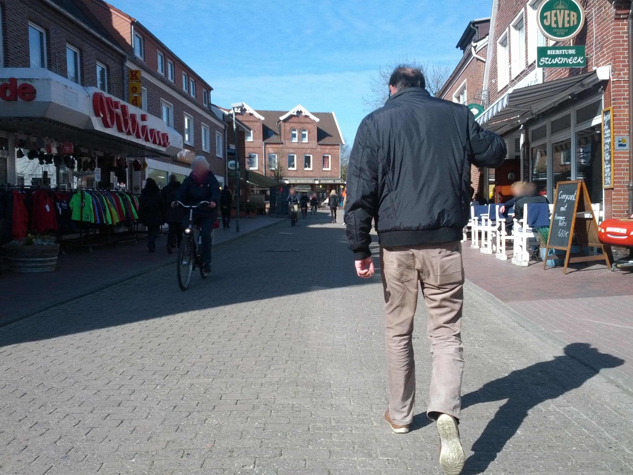 Street view near Hotel Mitten Mang, Langeoog — © zoegglmeyr (CC BY-SA · Mapillary)