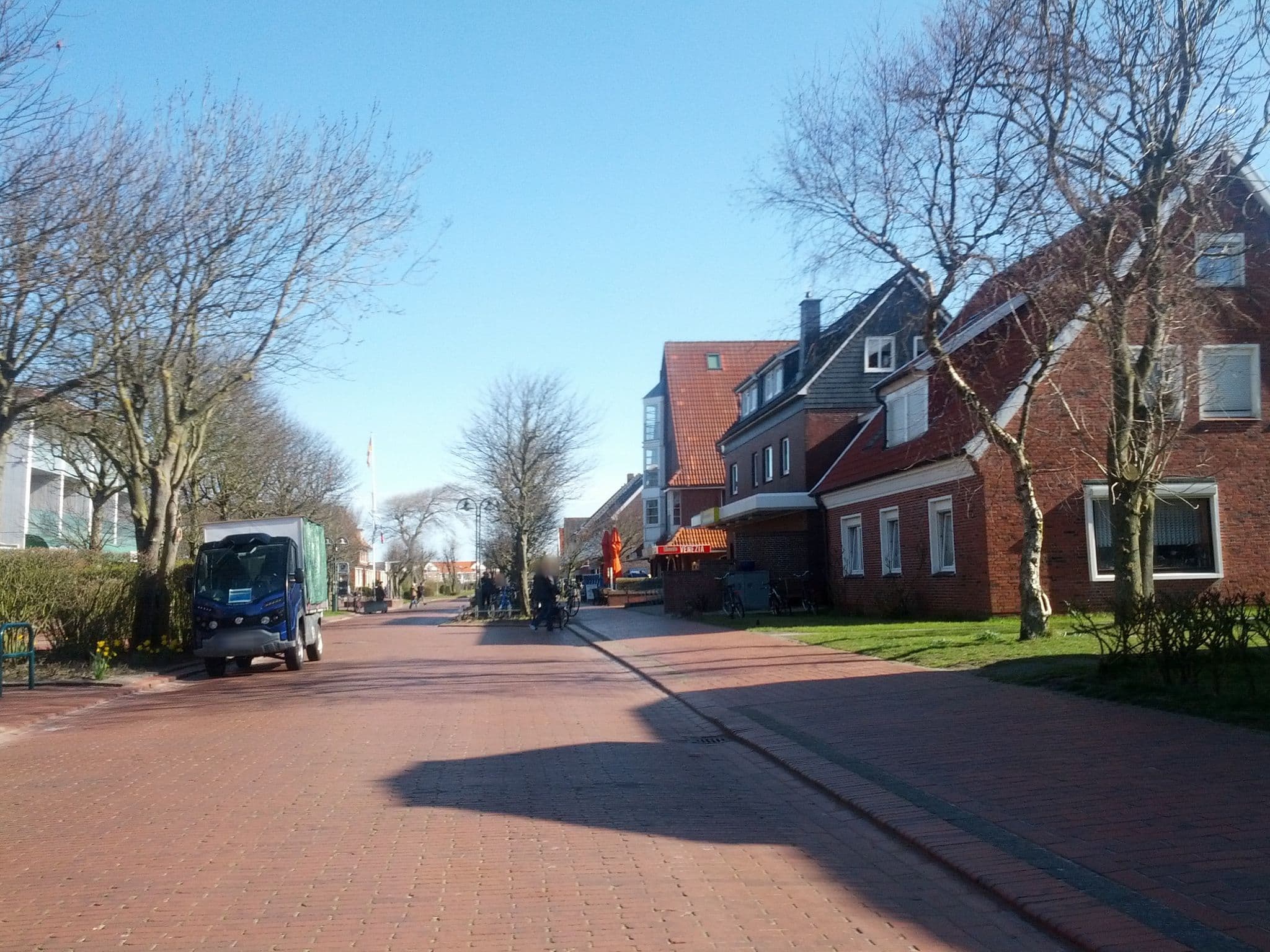 Street view near Haus Wilhelmine H. Beckmann, Langeoog — © zoegglmeyr (CC BY-SA · Mapillary)
