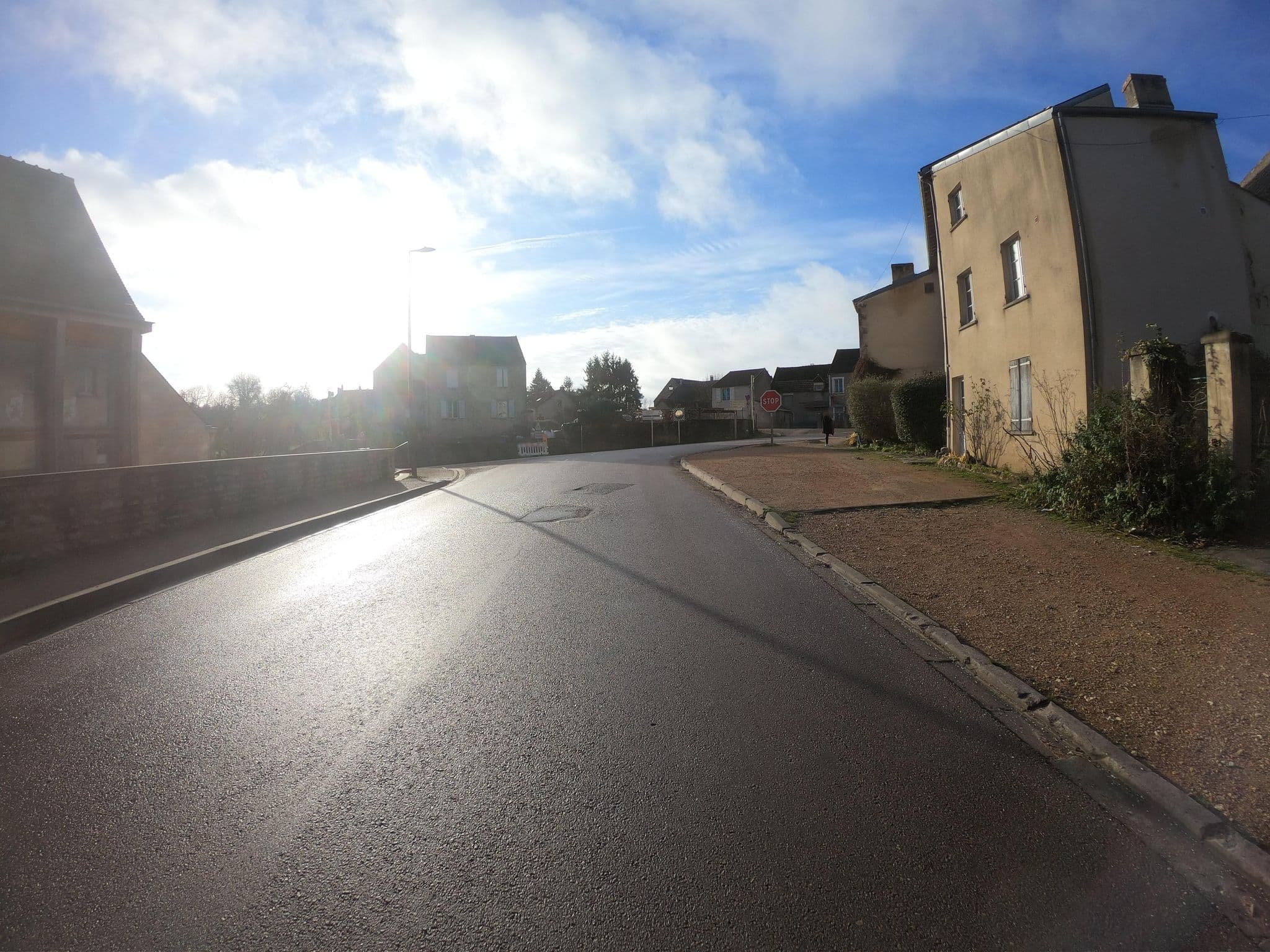 Street view near Béthanie, Avallon — © joostjakob (CC BY-SA · Mapillary)