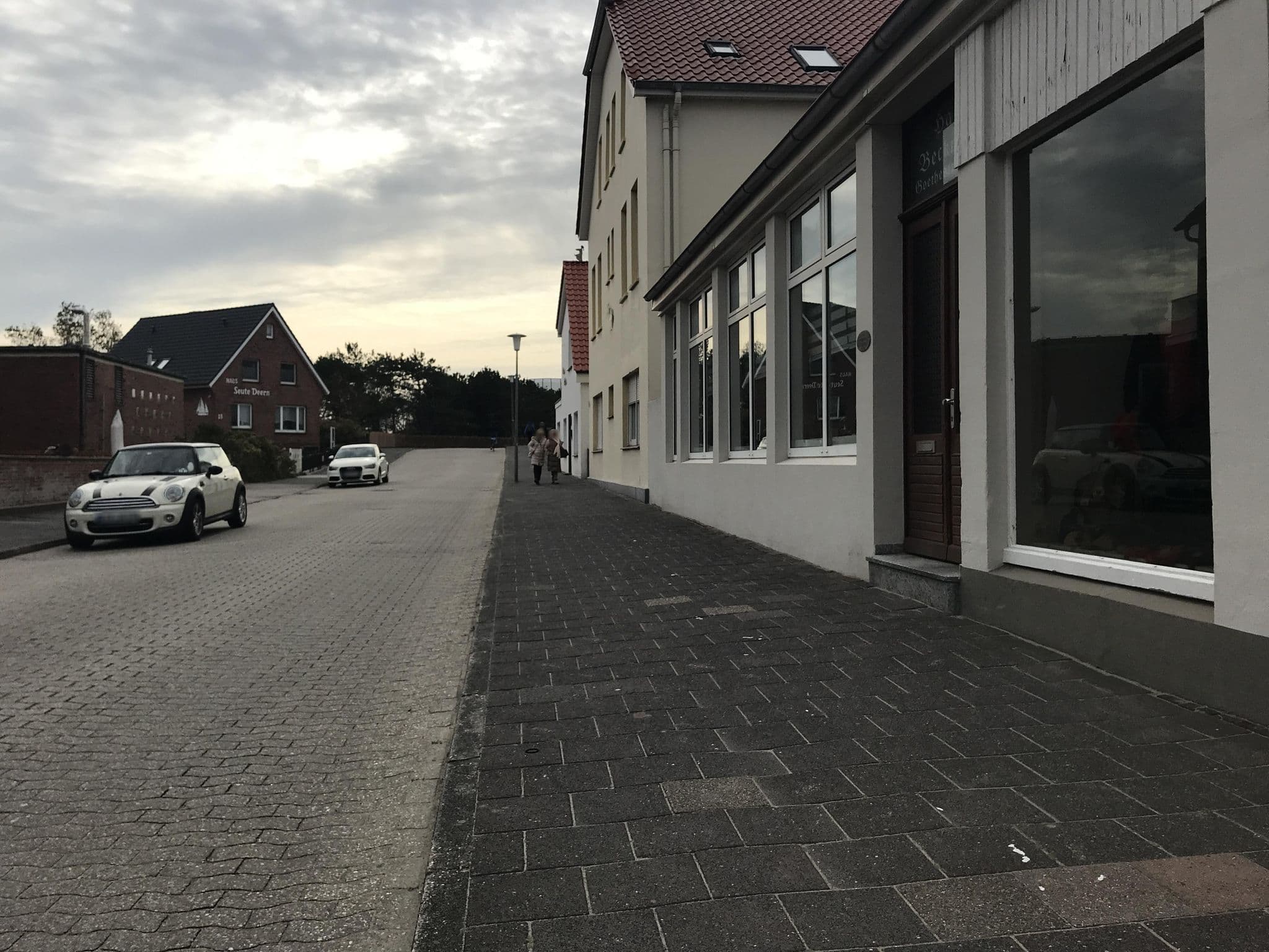 Street view near Handelshaus Borkum, Borkum — © miguel_andrade (CC BY-SA · Mapillary)