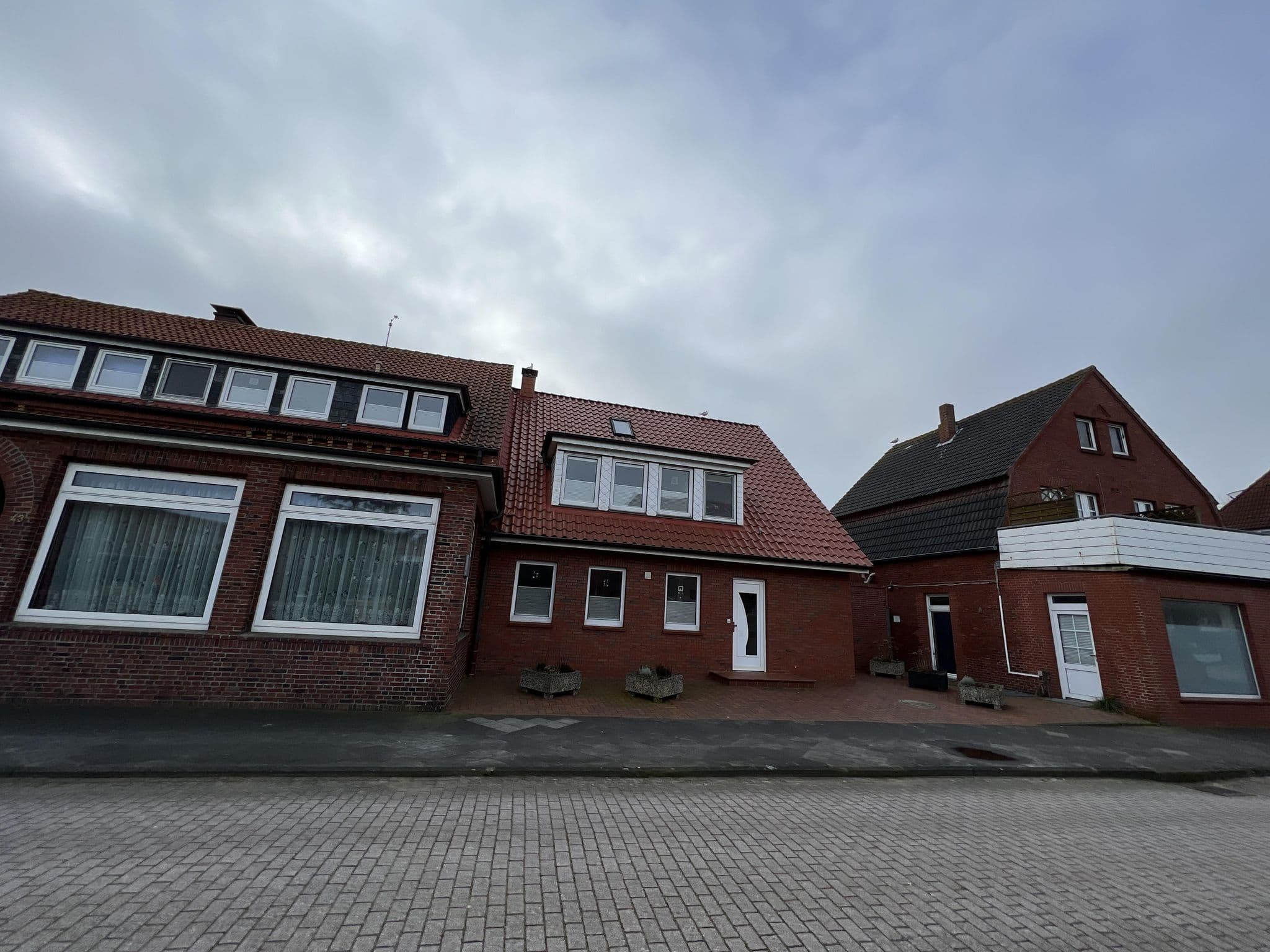 Street view near Broer - Arneke Iris -Pension- Fremdenpension, Juist — © pyyjac (CC BY-SA · Mapillary)