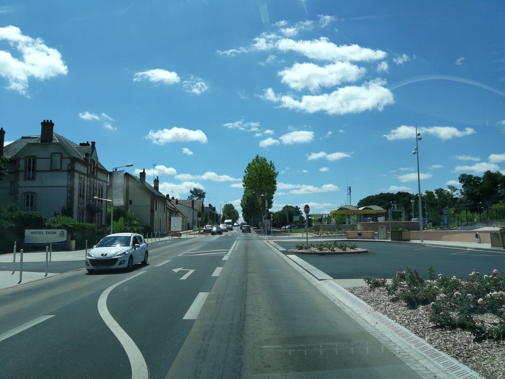 Street view near Hôtel Tatin, Lamotte-Beuvron — © jerome_pietri (CC BY-SA · Mapillary)