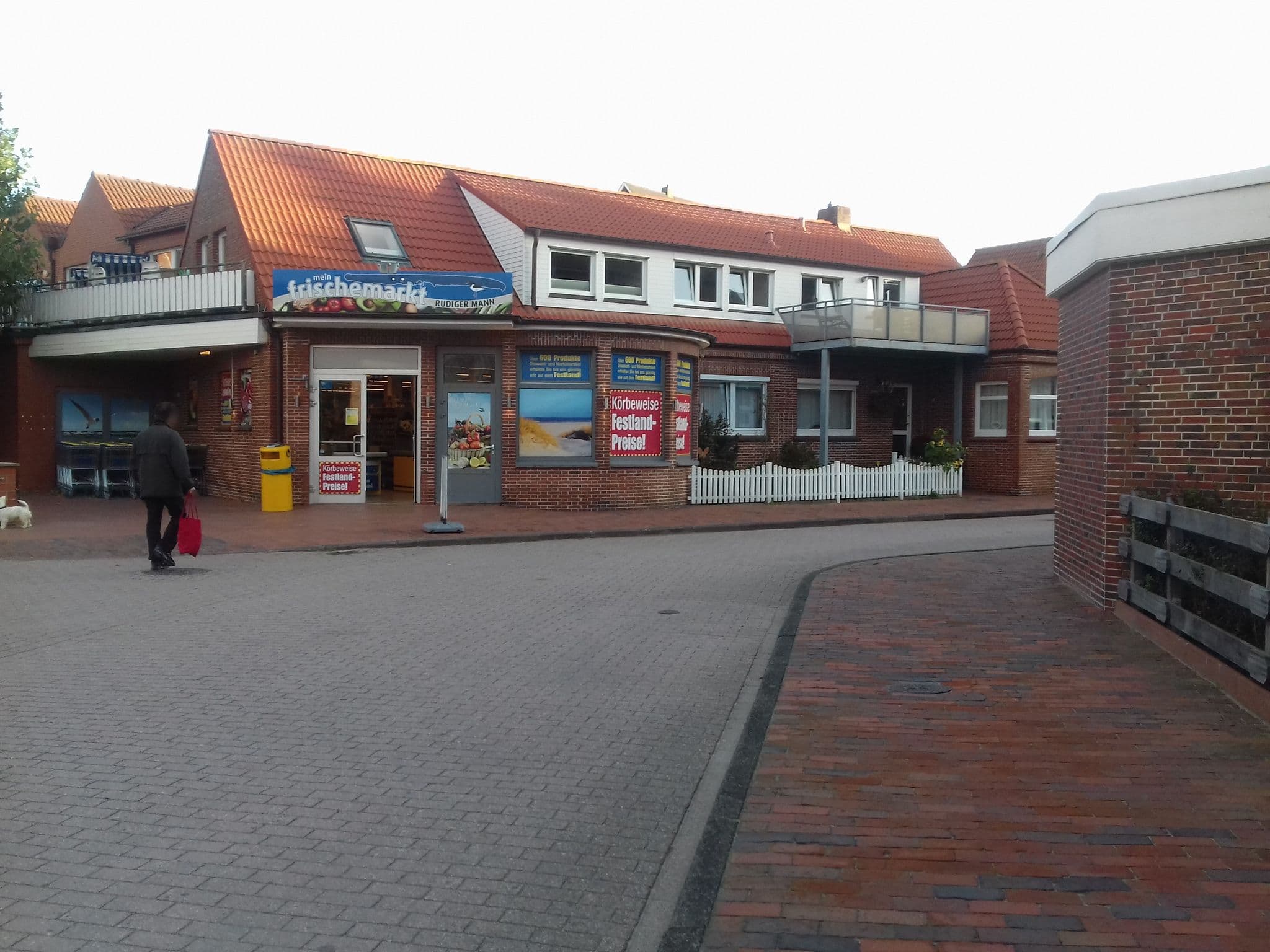 Street view near Haus Antonie, Fam. Kattwinkel, Juist — © laika (CC BY-SA · Mapillary)