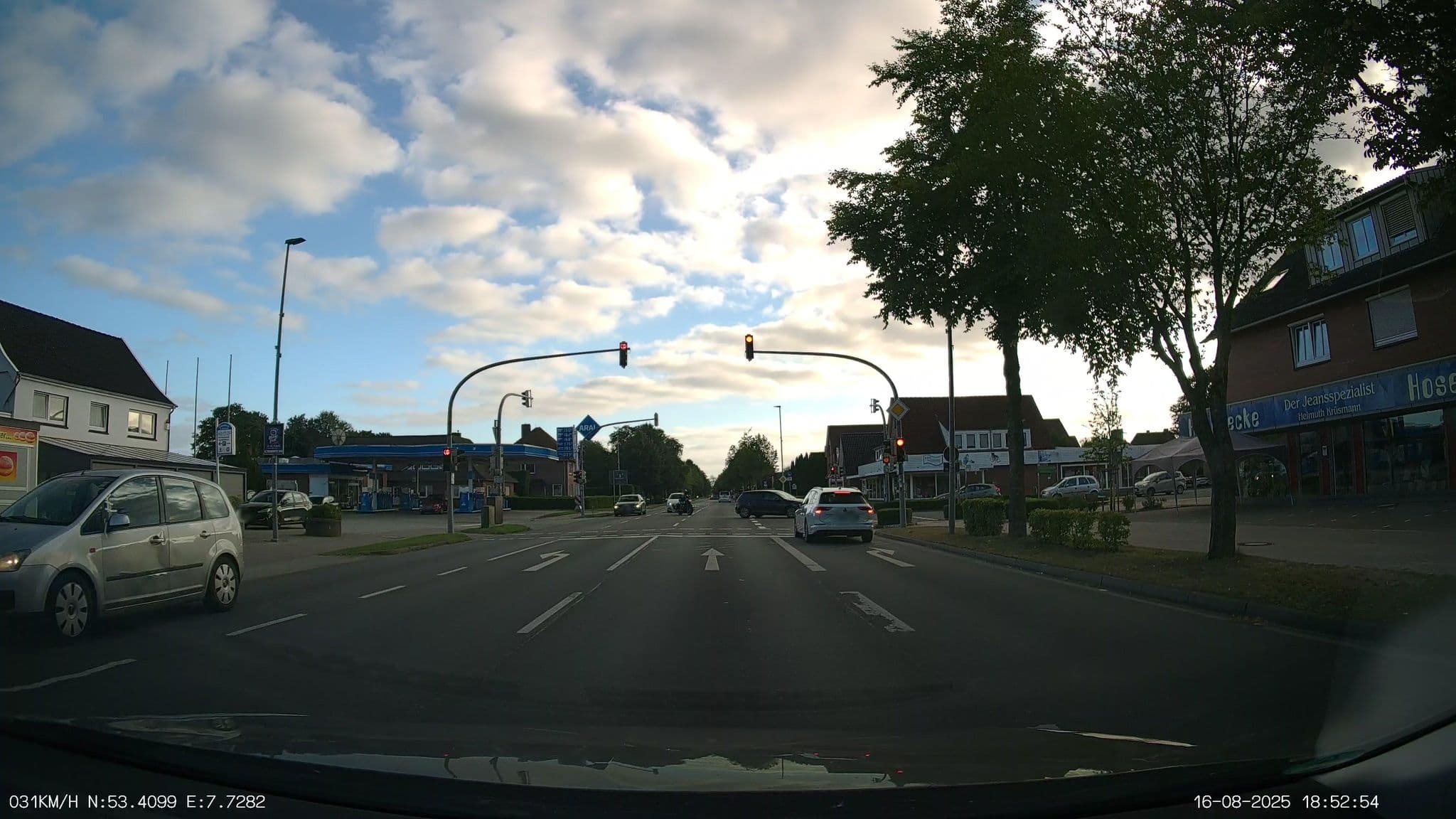 Street view near Hotel Neptun, Wiesmoor — © heetENkoel (CC BY-SA · Mapillary)