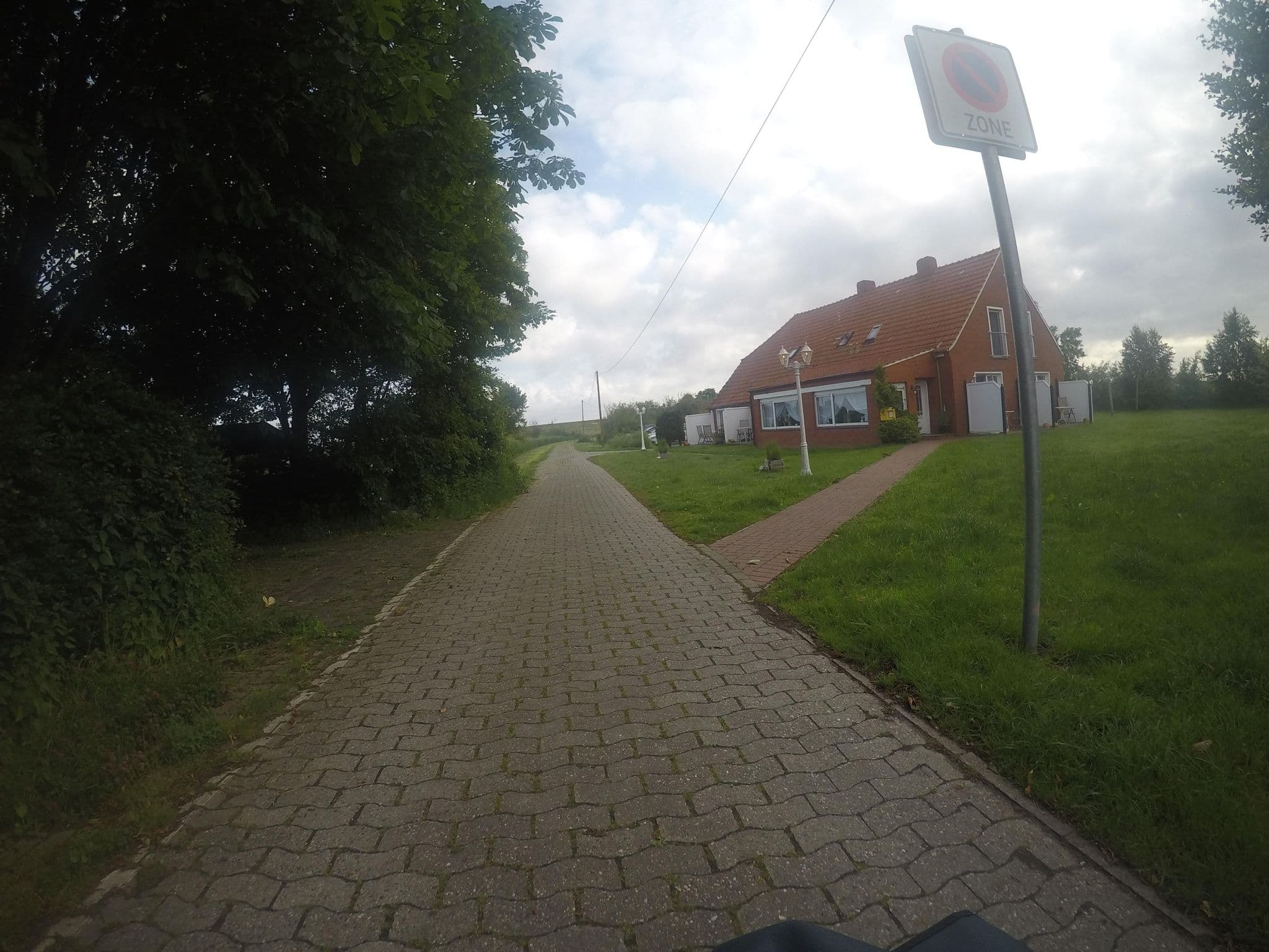 Street view near Gerdes Annetraud und Mario, Esens — © mfa (CC BY-SA · Mapillary)