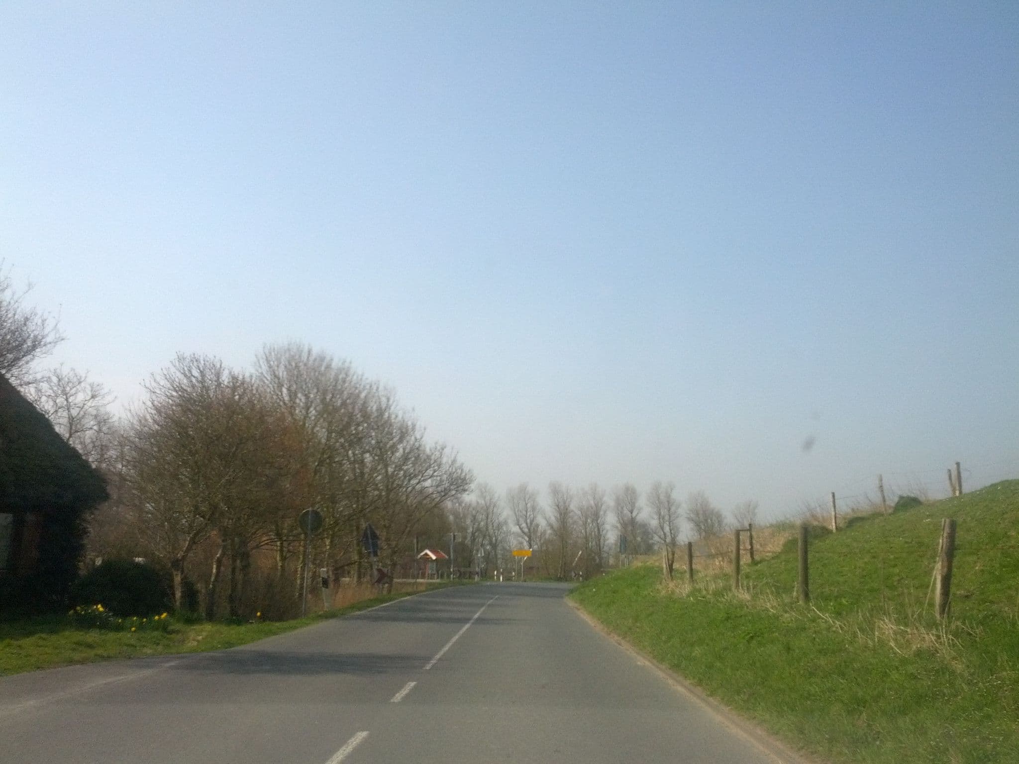 Street view near Marijanas Ferienwohnungen, Holtgast — © zoegglmeyr (CC BY-SA · Mapillary)