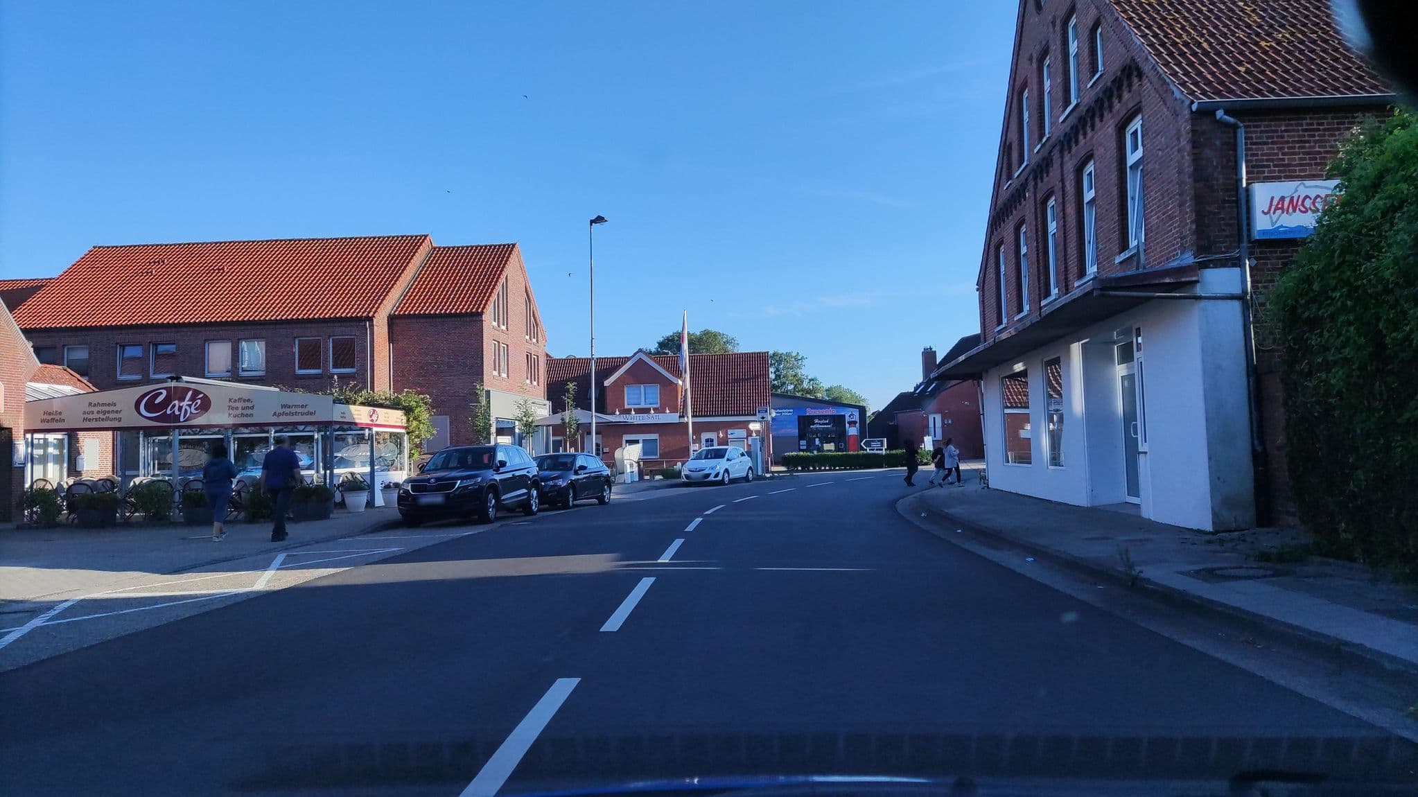 Street view near Ferienhaus Brigitte, Neuharlingersiel — © hotteliene (CC BY-SA · Mapillary)