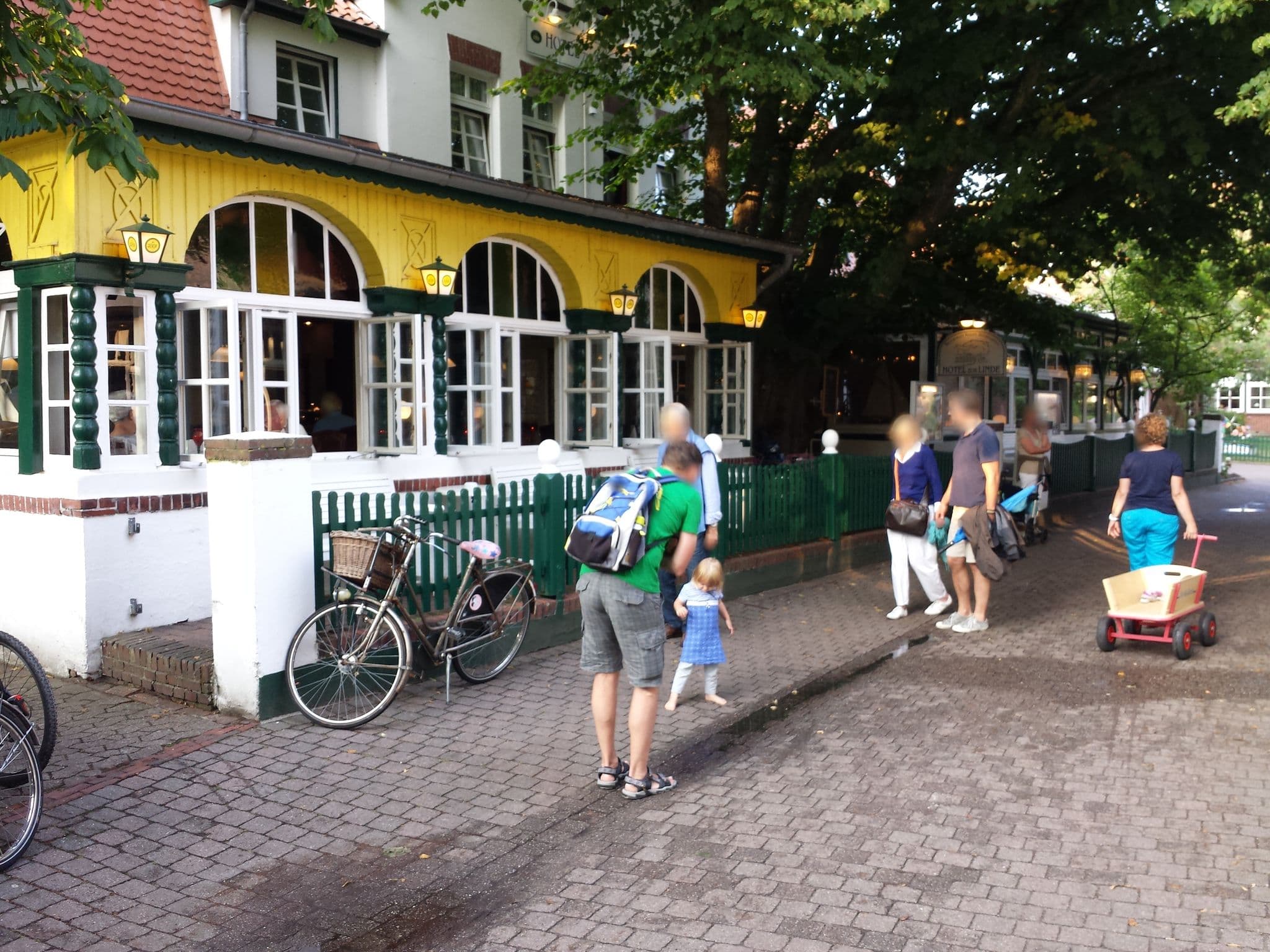 Street view near Hotel Zur Linde, Neuharlingersiel — © flohoff (CC BY-SA · Mapillary)