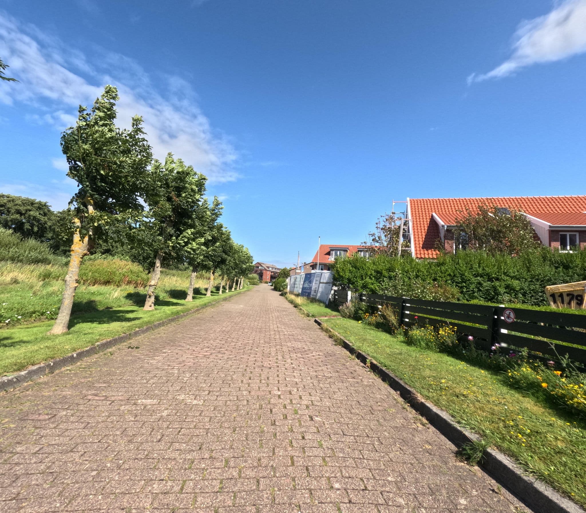Street view near Kiebitznuest Huebener Langeoog, Langeoog — © rempshaener (CC BY-SA · Mapillary)
