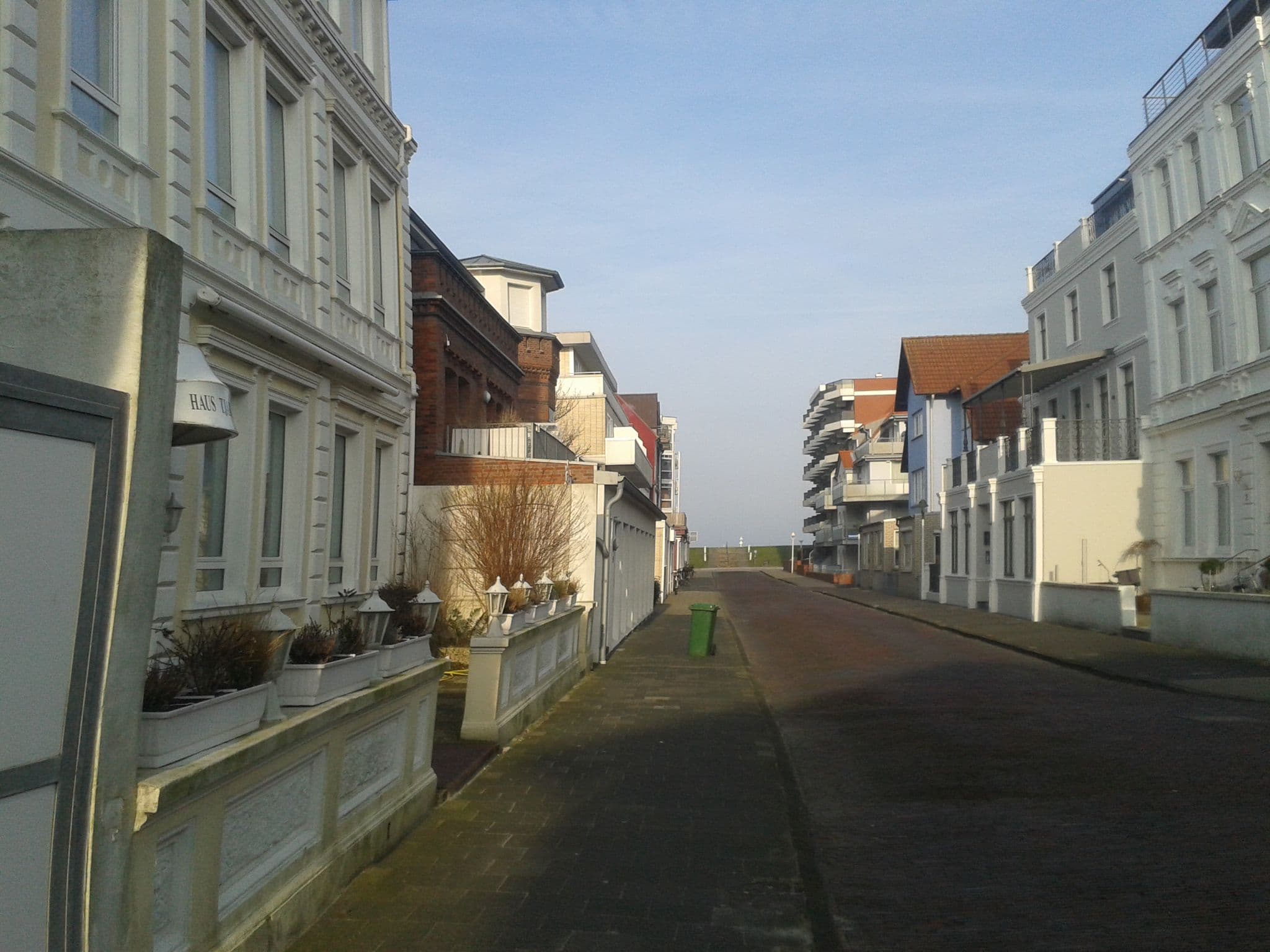 Street view near Pension Haus Weierts Inh. Katrin Lorenz, Norderney — © thomas (CC BY-SA · Mapillary)