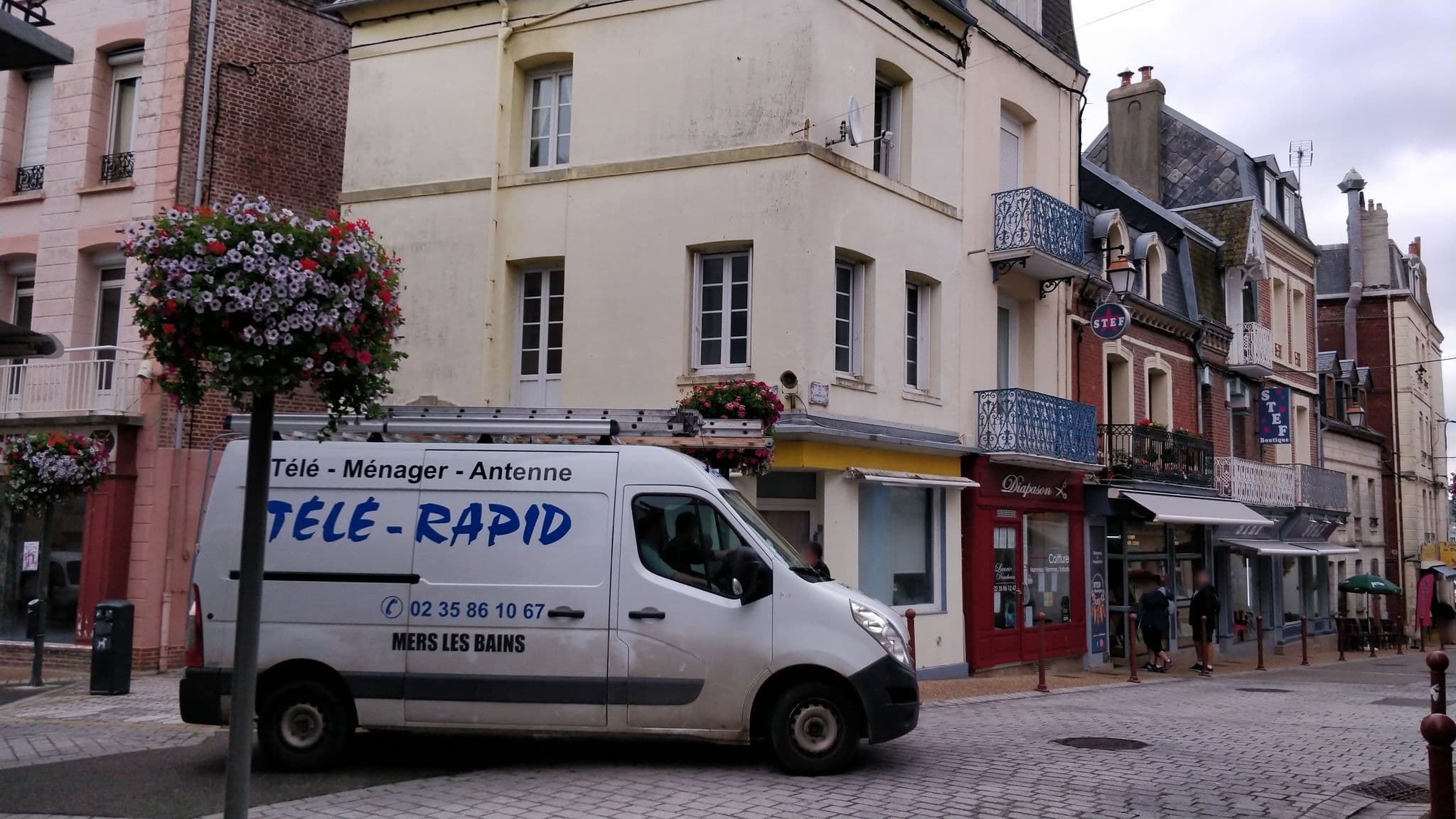 Street view near Le Goût du Large, Le Tréport — © tykayn (CC BY-SA · Mapillary)