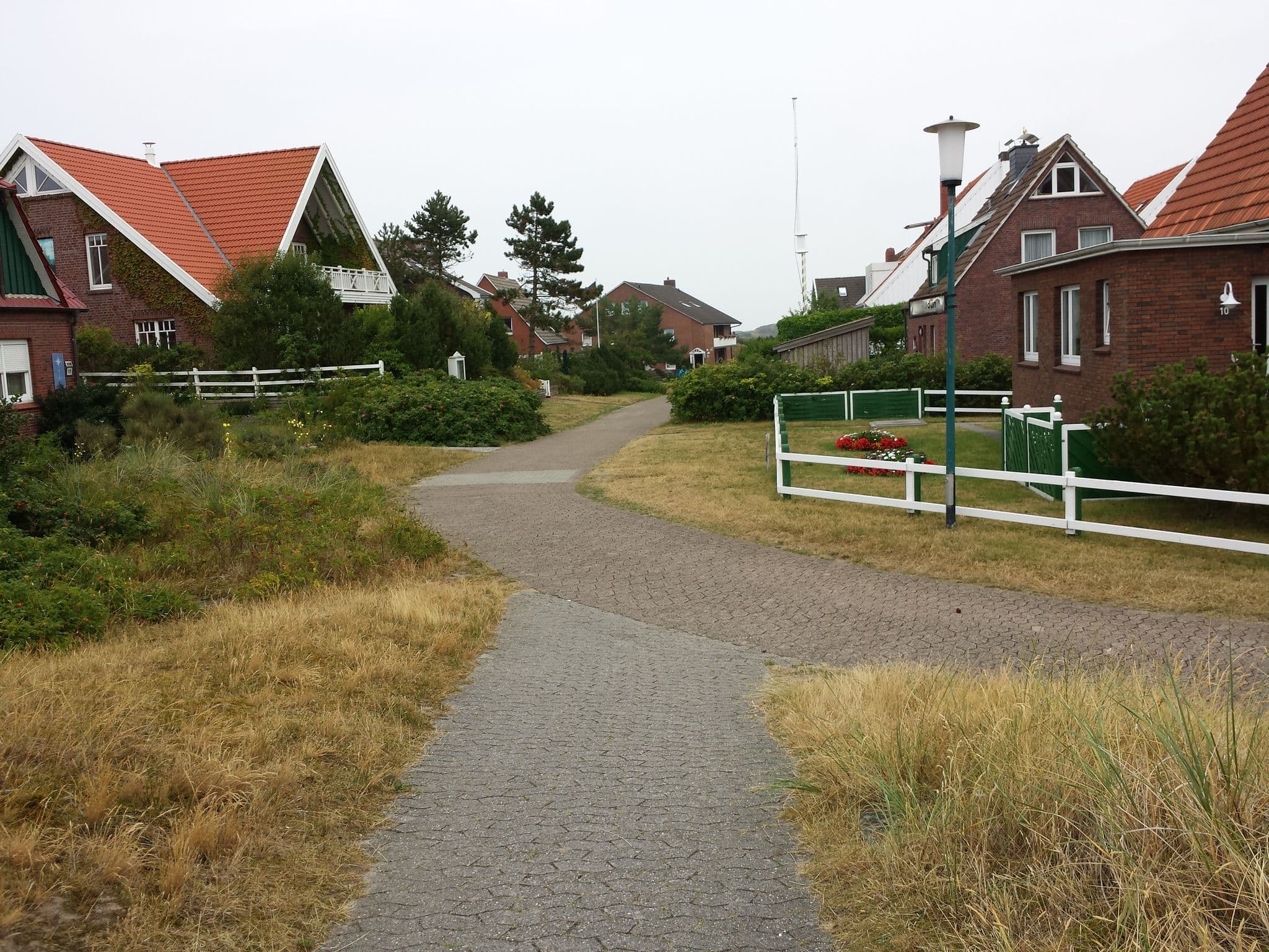 Street view near Haus Windrose, Neuharlingersiel — © flohoff (CC BY-SA · Mapillary)