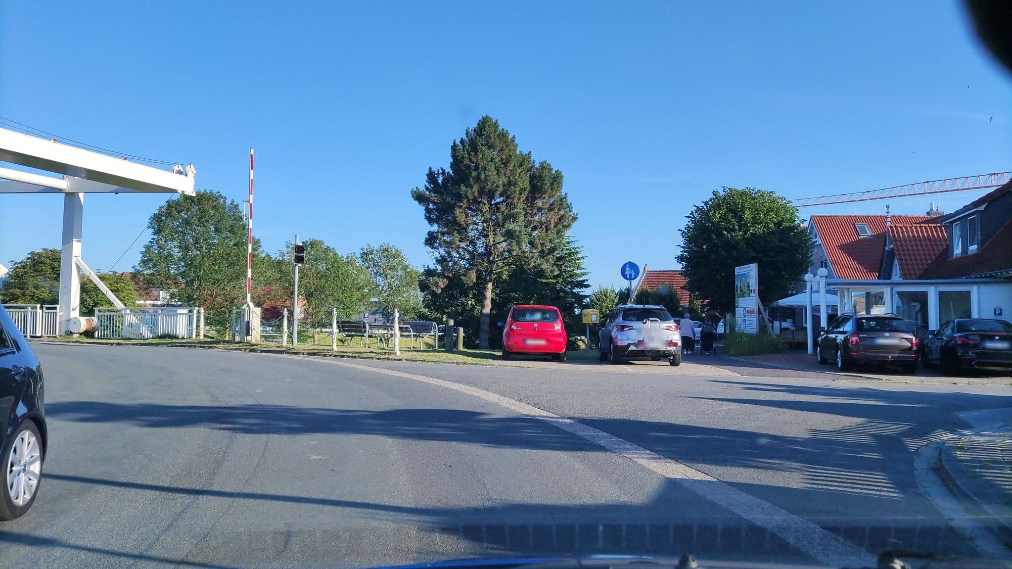 Street view near Hotel zur Friedrichsschleuse, Neuharlingersiel — © hotteliene (CC BY-SA · Mapillary)