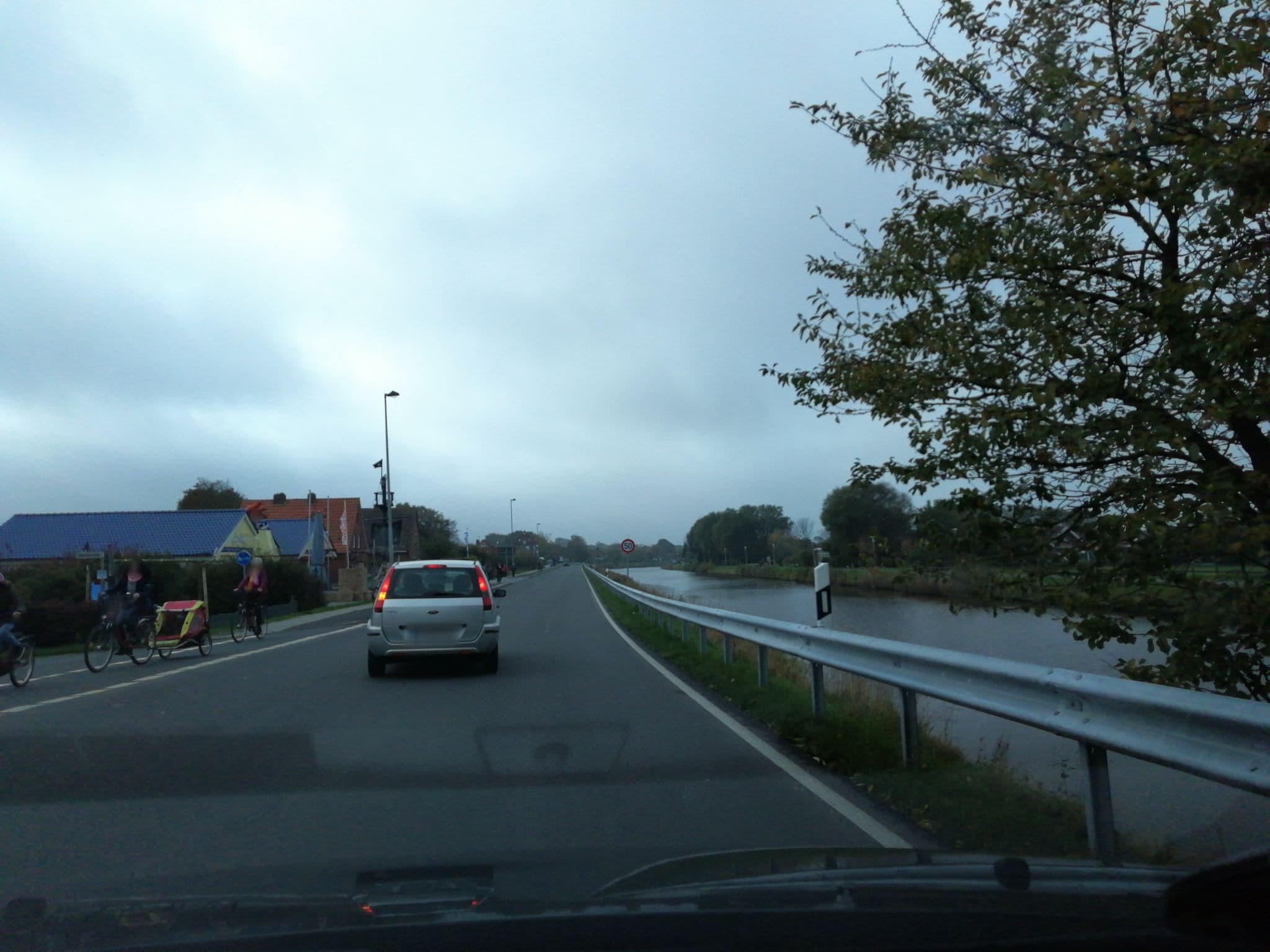 Street view near Ferienwohnung Deichstr De Lorenzo, Neuharlingersiel — © hotzi57 (CC BY-SA · Mapillary)