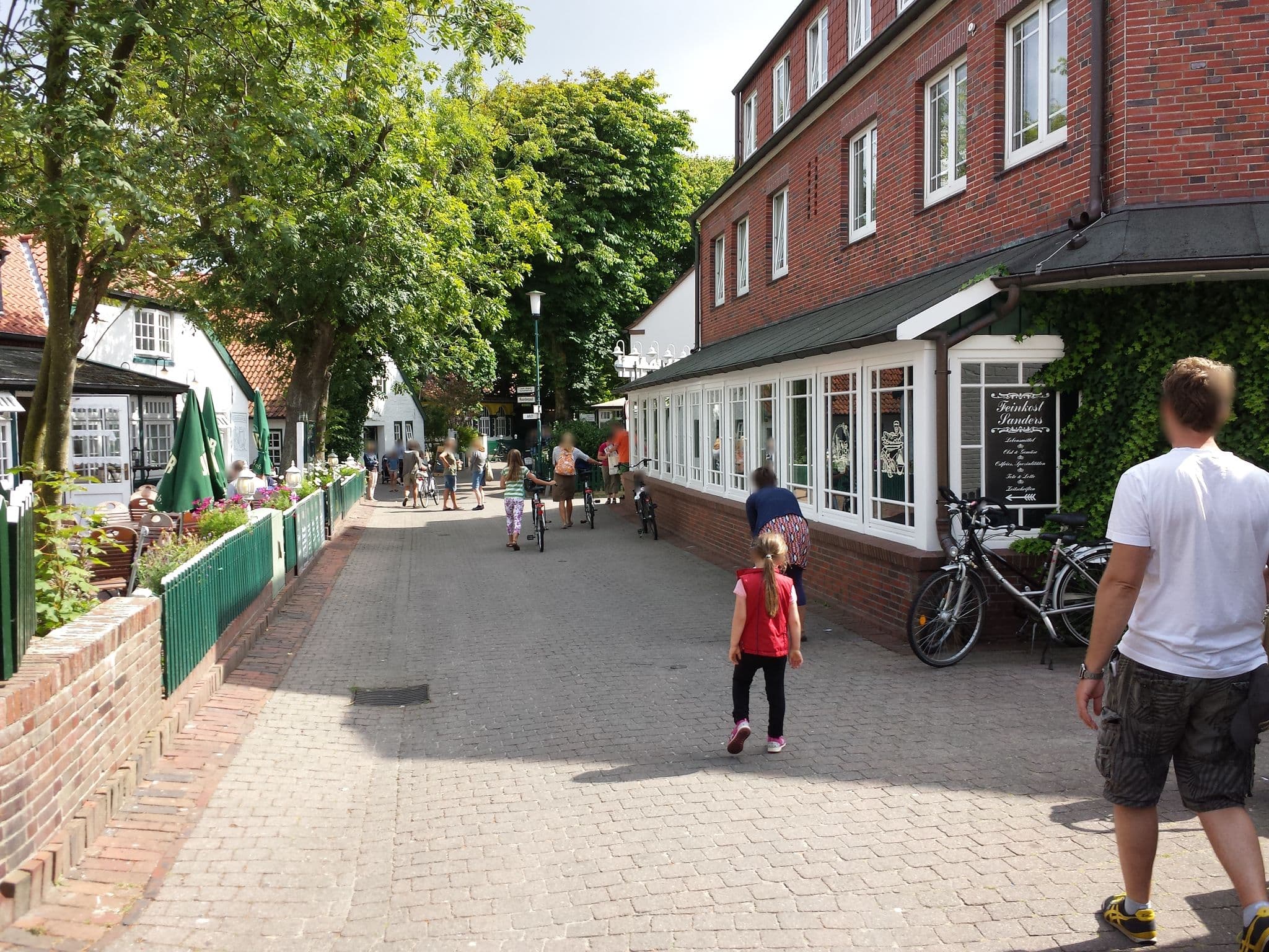 Street view near Ferienwohnung Martin Sanders, Neuharlingersiel — © flohoff (CC BY-SA · Mapillary)