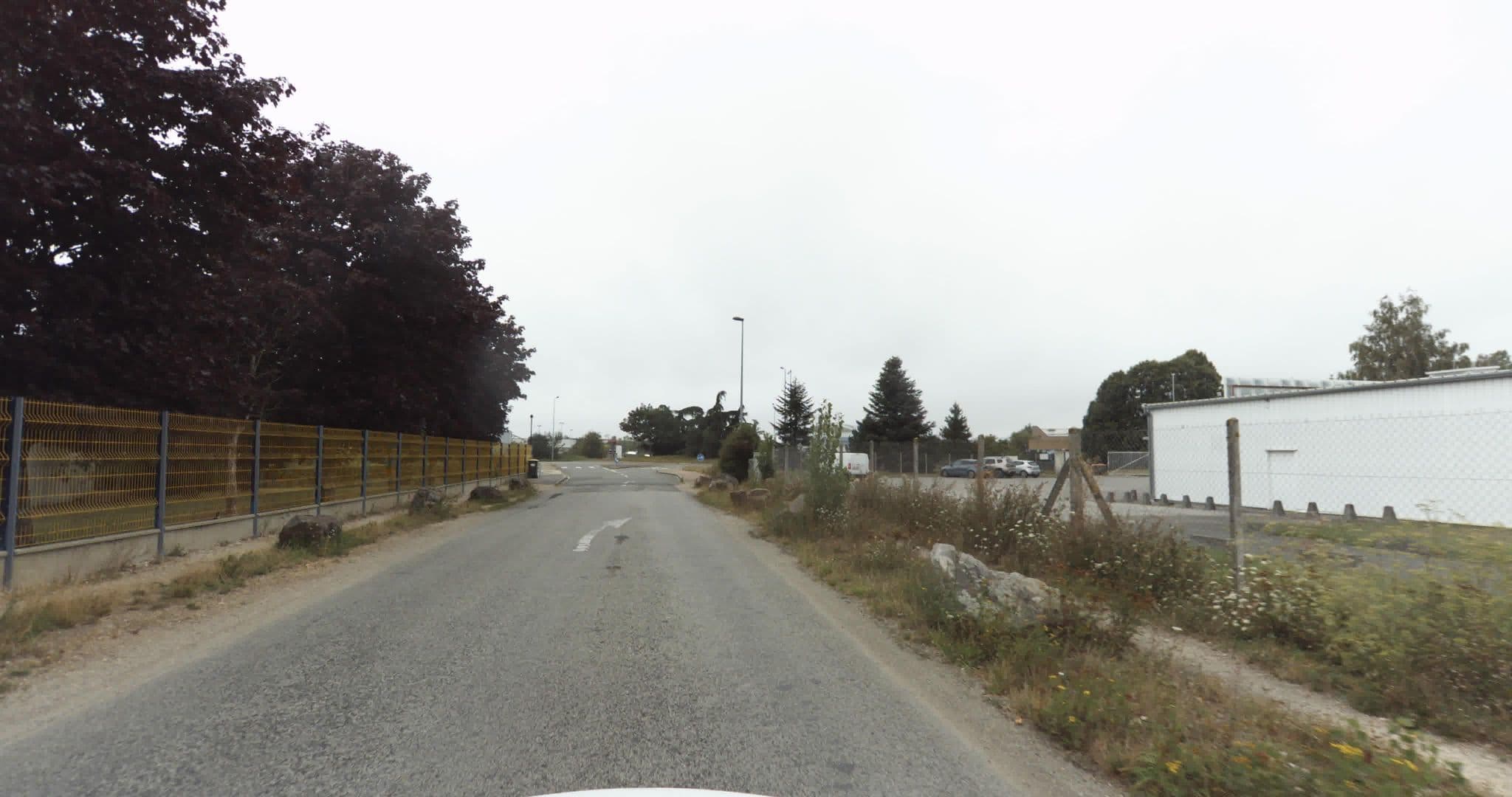 Street view near Kyriad Hotel, Dreux — © sogefi (CC BY-SA · Mapillary)