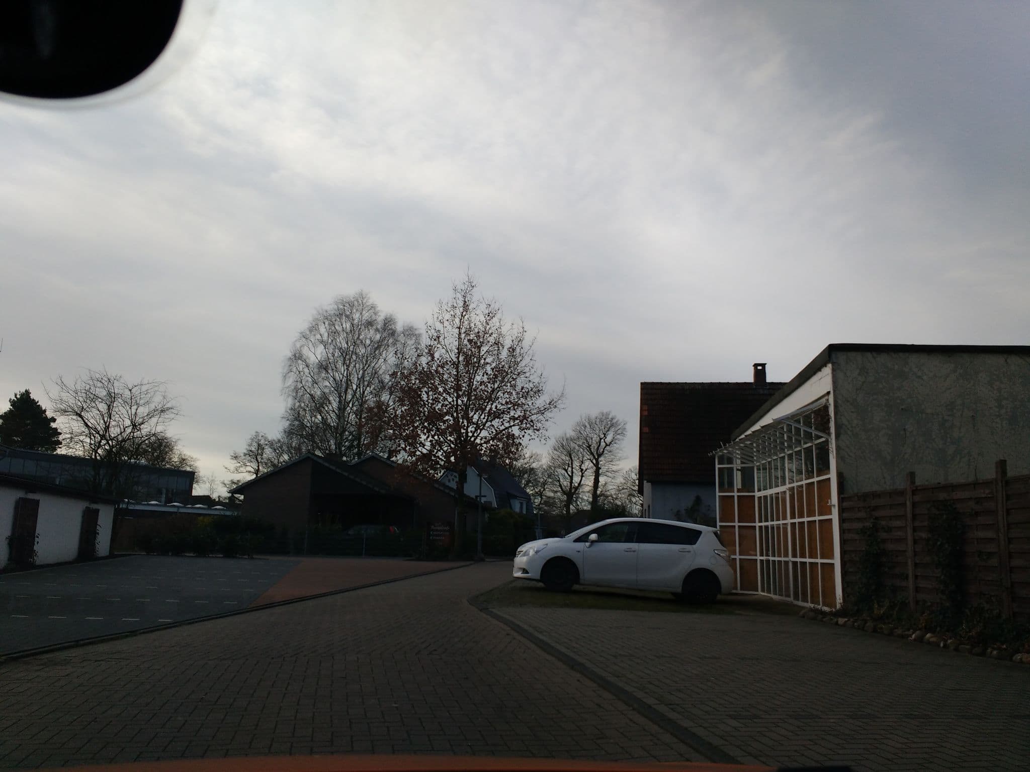 Street view near Burgdorfs Hotel, Hude — © moenk (CC BY-SA · Mapillary)