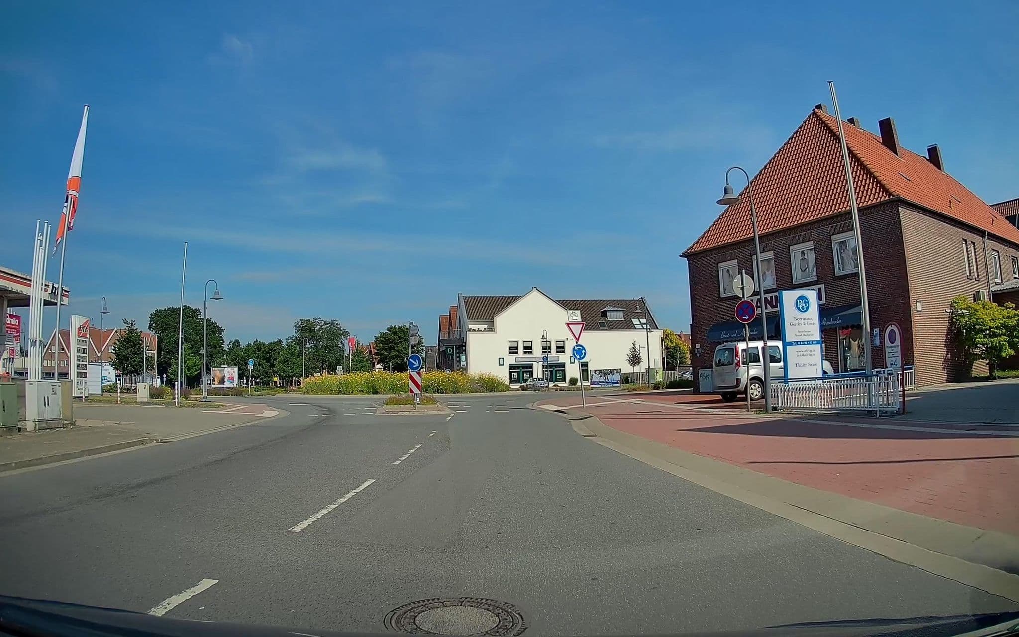 Street view near Heinrich Poll, Friesoythe — © hendel (CC BY-SA · Mapillary)