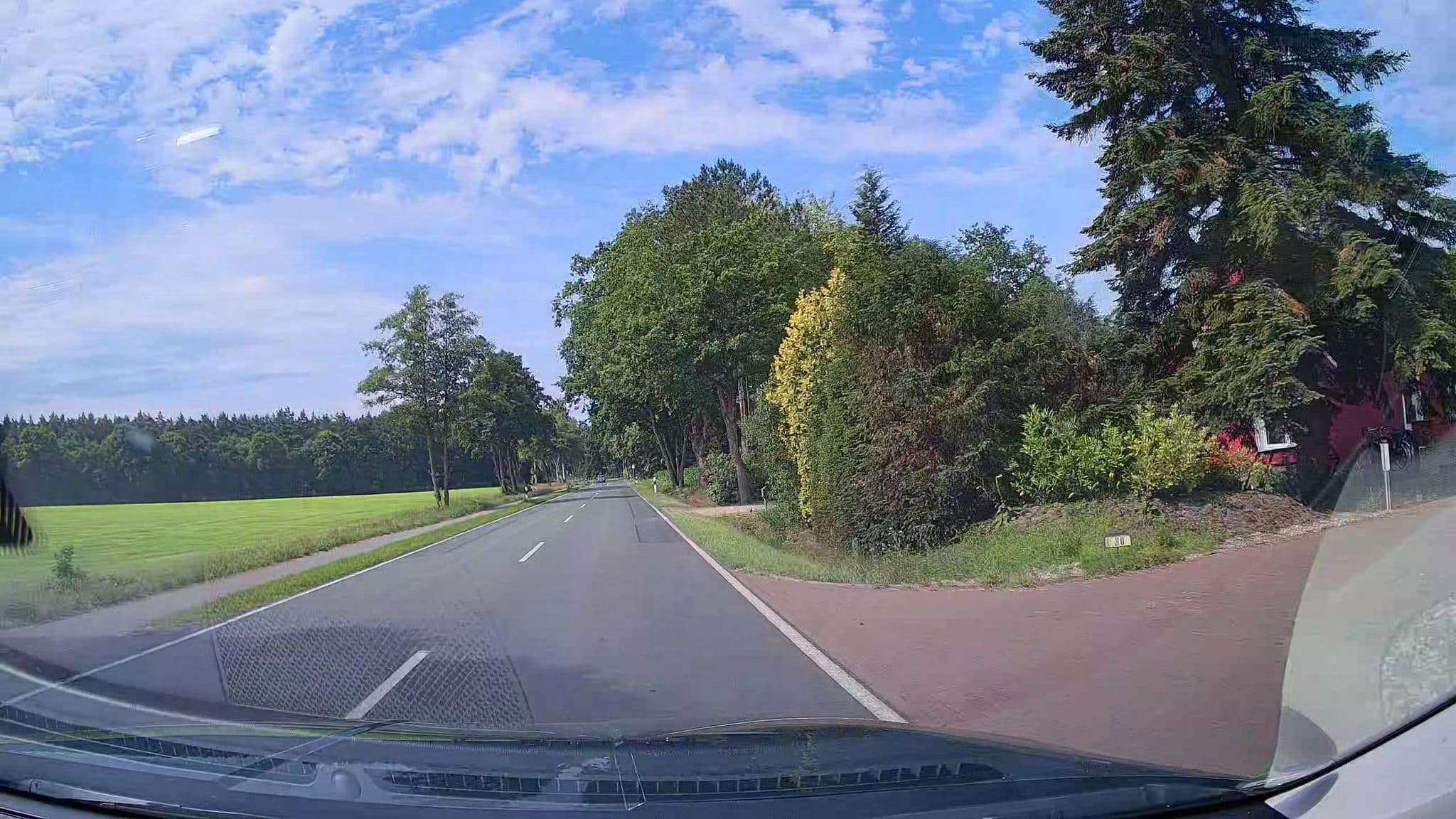 Street view near Huder Grashaus, Hude — © StefanS79 (CC BY-SA · Mapillary)