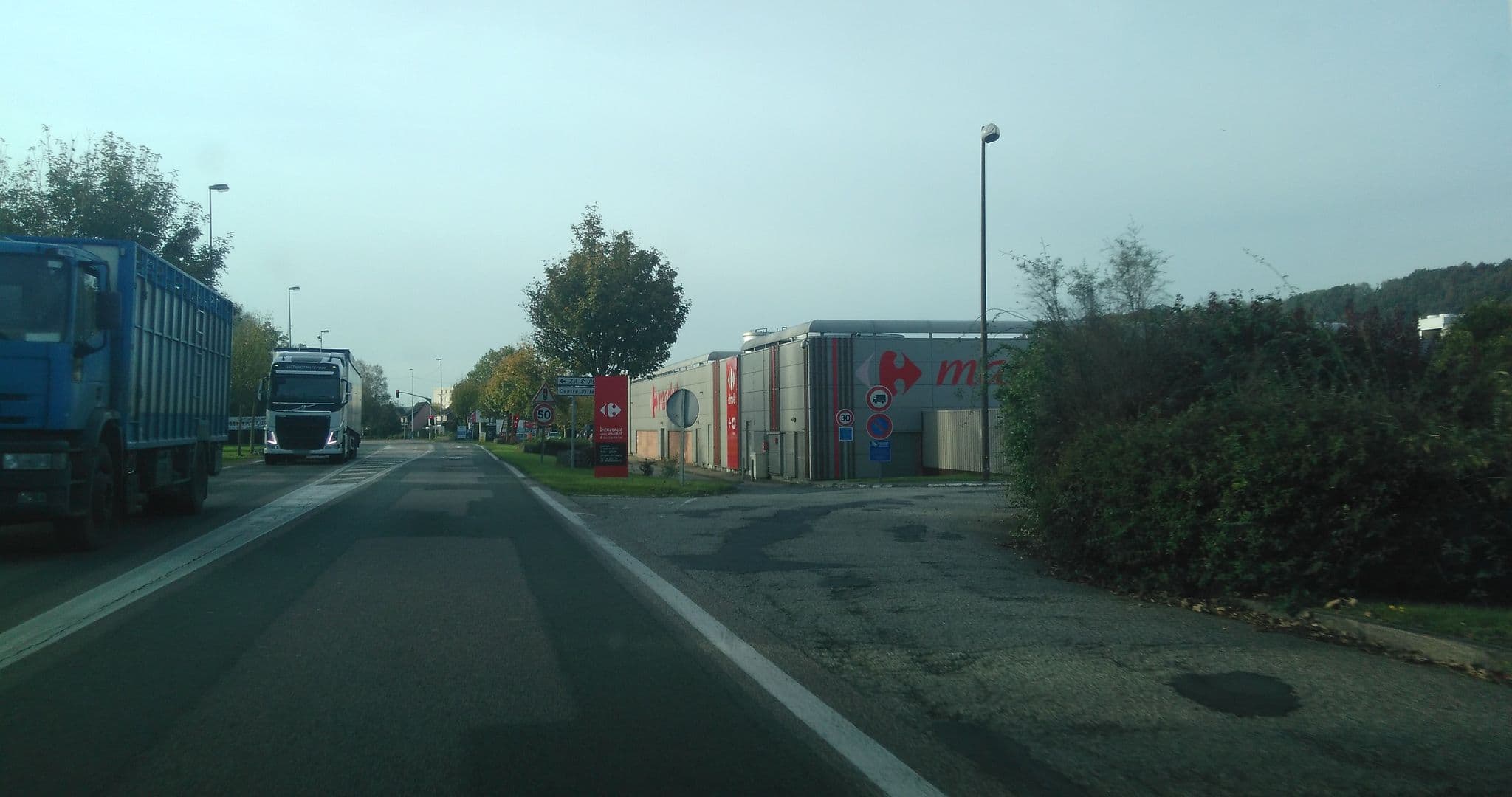 Street view near Le Drakkar, Manneville-sur-Risle — © panieravide (CC BY-SA · Mapillary)