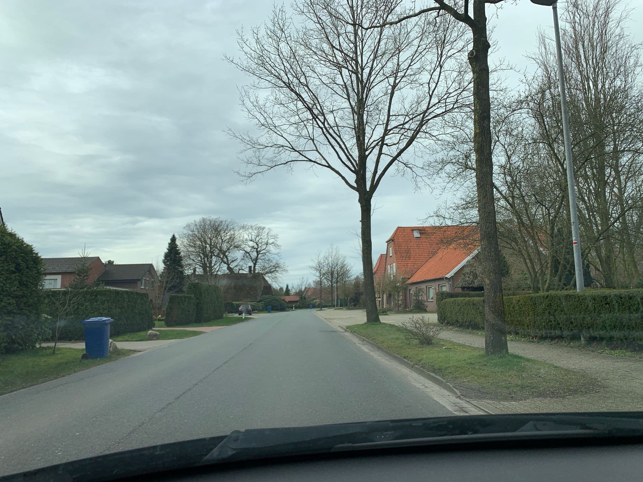 Street view near Hotel Pension Feuerzange, Bad Zwischenahn — © mbwst (CC BY-SA · Mapillary)