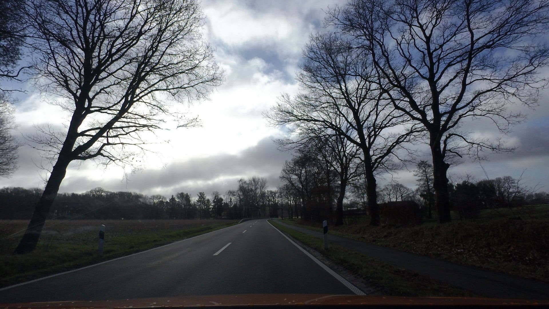 Street view near Hotel Zur Wassermühle auf Gut Moorbek, Großenkneten — © moenk (CC BY-SA · Mapillary)