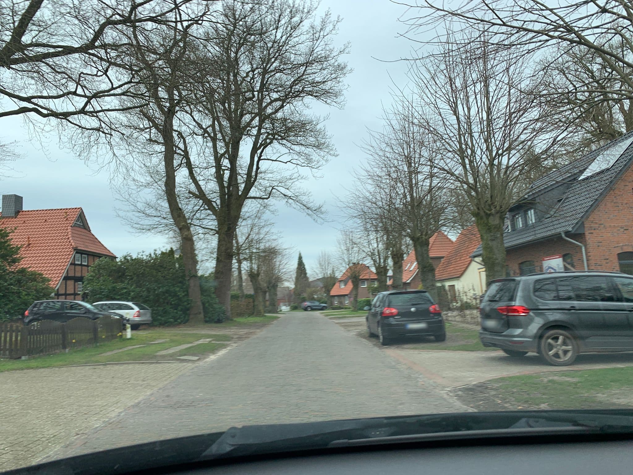 Street view near Dierks, Gerold Ferienwohnungen, Bad Zwischenahn — © mbwst (CC BY-SA · Mapillary)
