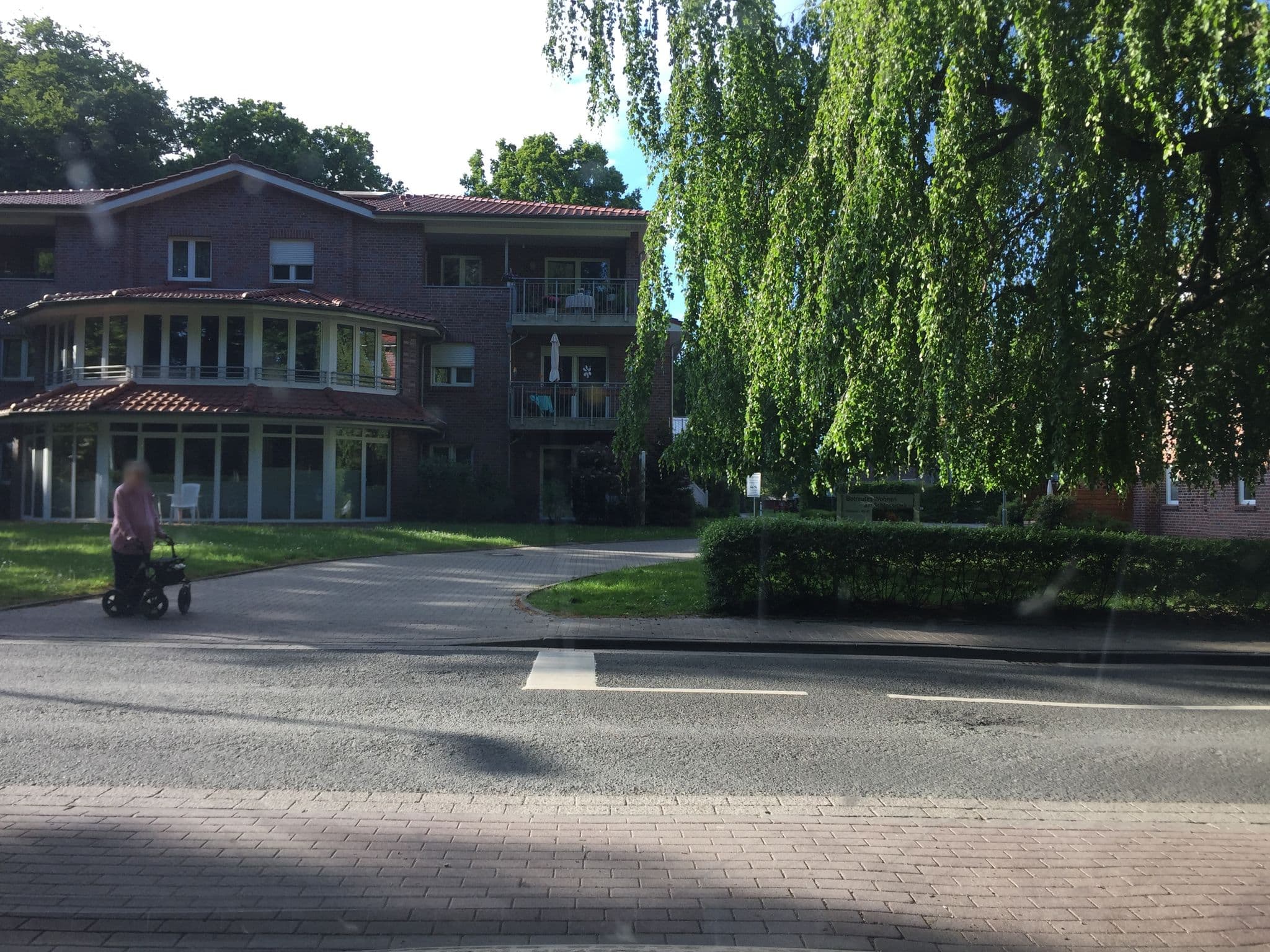 Street view near Hotel Ellernteich, Am Garni, Rastede — © xanu (CC BY-SA · Mapillary)