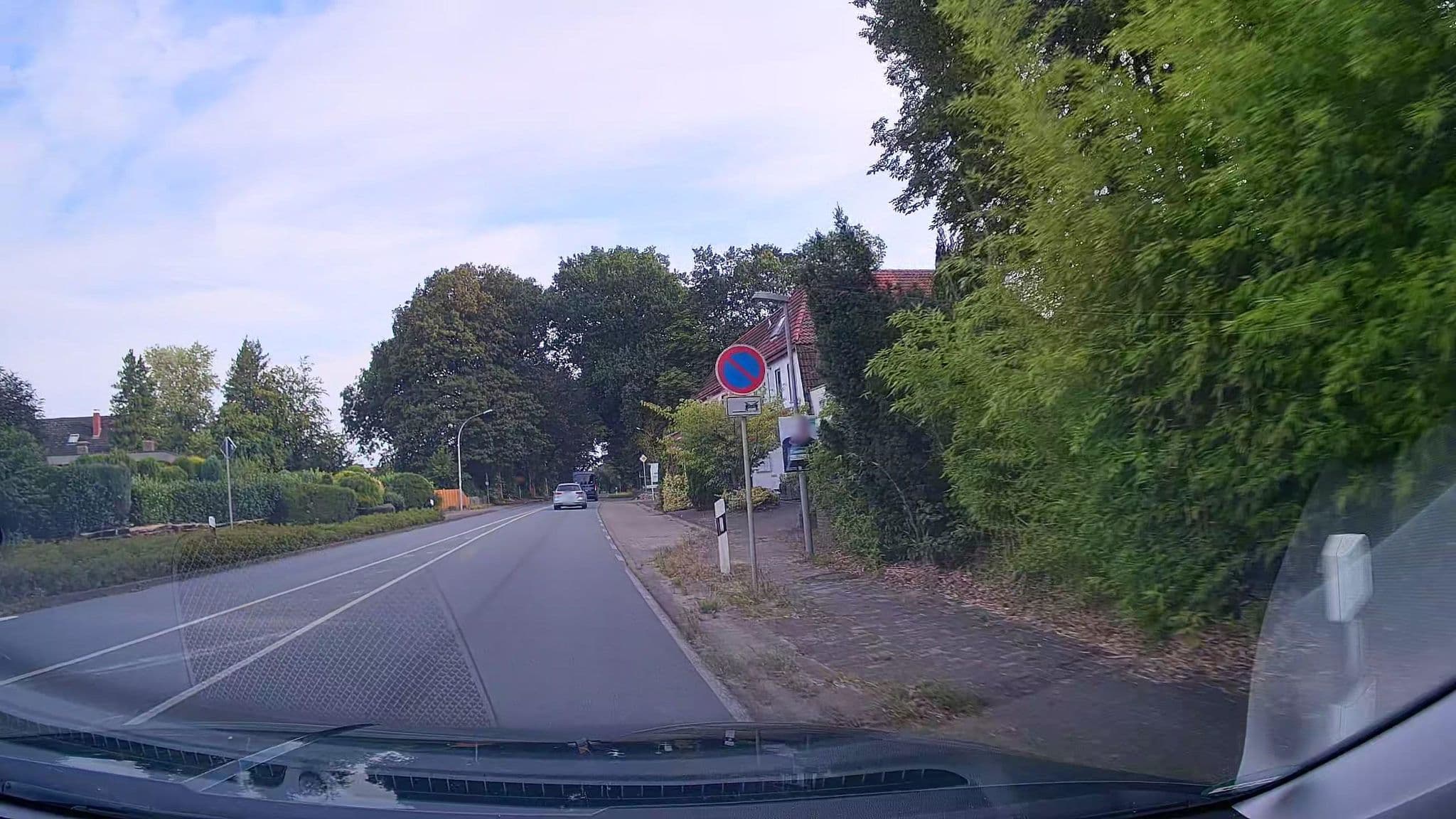 Street view near Waldhotel Löhnhorst, Vegesack — © StefanS79 (CC BY-SA · Mapillary)