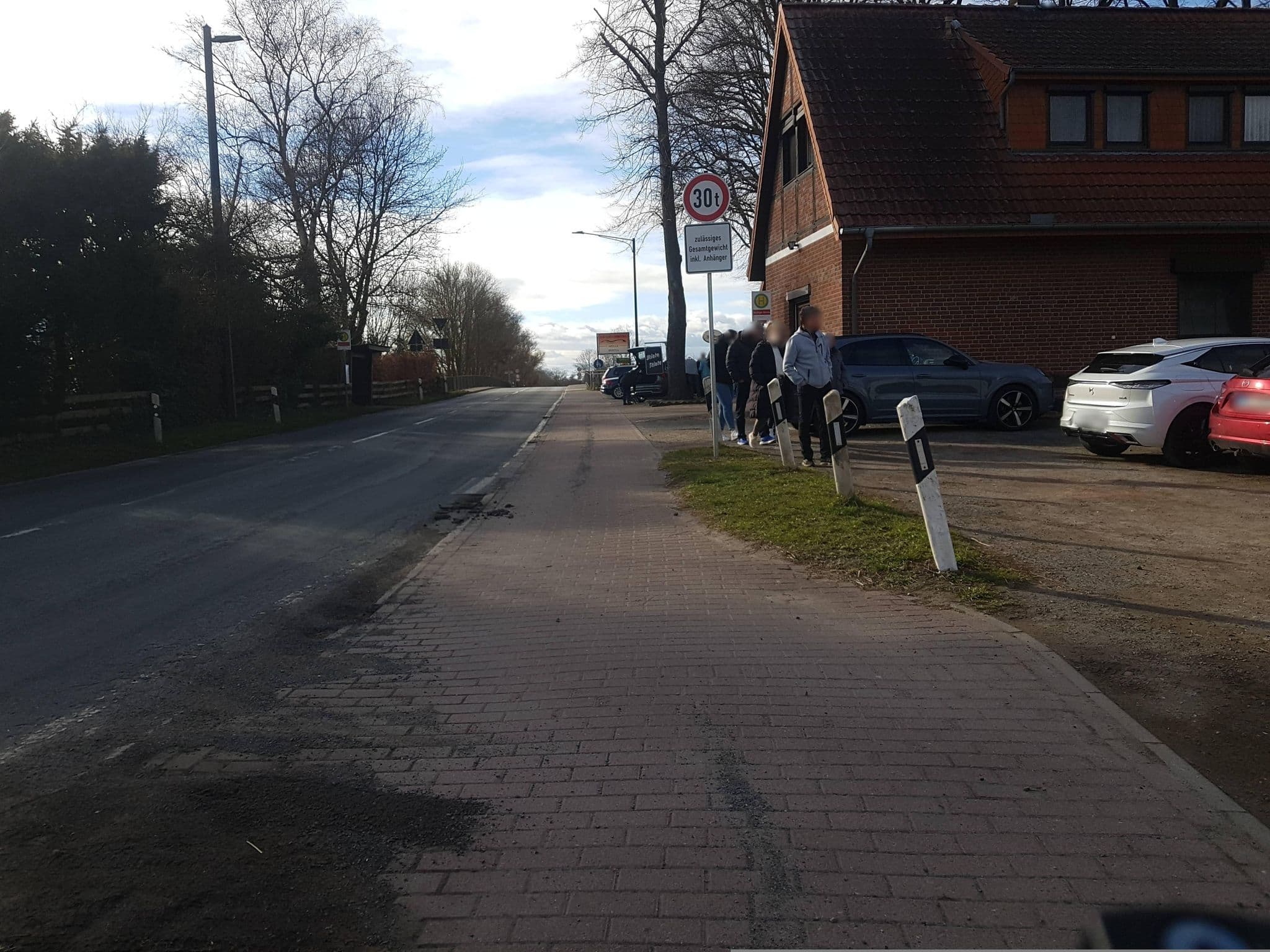 Street view near Gaststätte "Zur Ochtumbrücke", Delmenhorst — © hubert87 (CC BY-SA · Mapillary)
