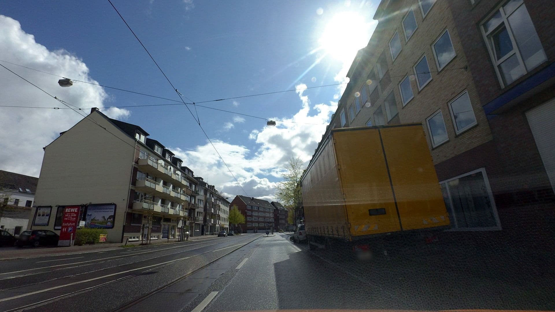Street view near Zentrales Apartement Bremen, Bremen — © moenk (CC BY-SA · Mapillary)